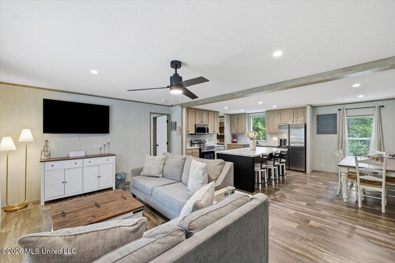 1130 Lyons Road Property Photo 4
