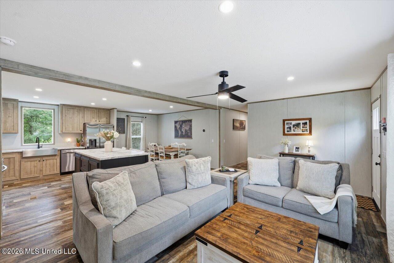 1130 Lyons Road Property Photo 7