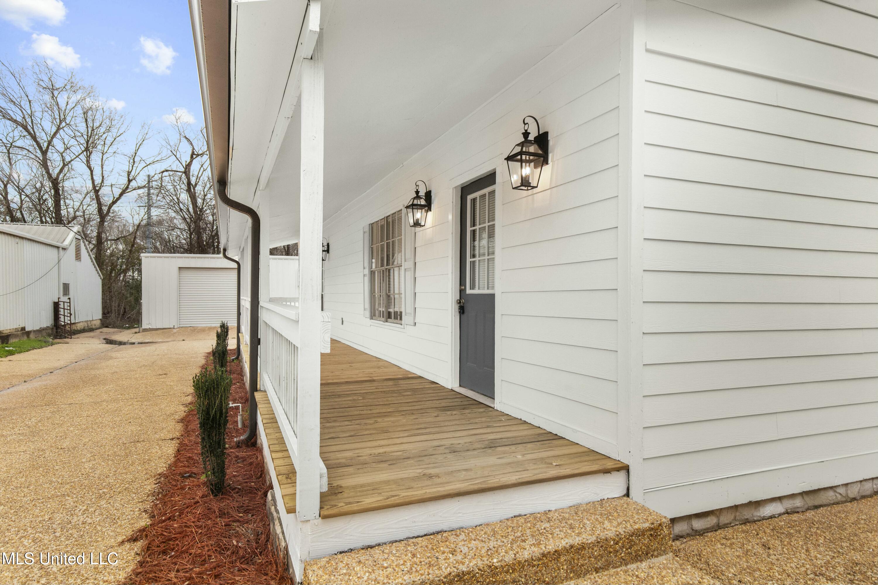 1030 Greymont Street Property Photo 3