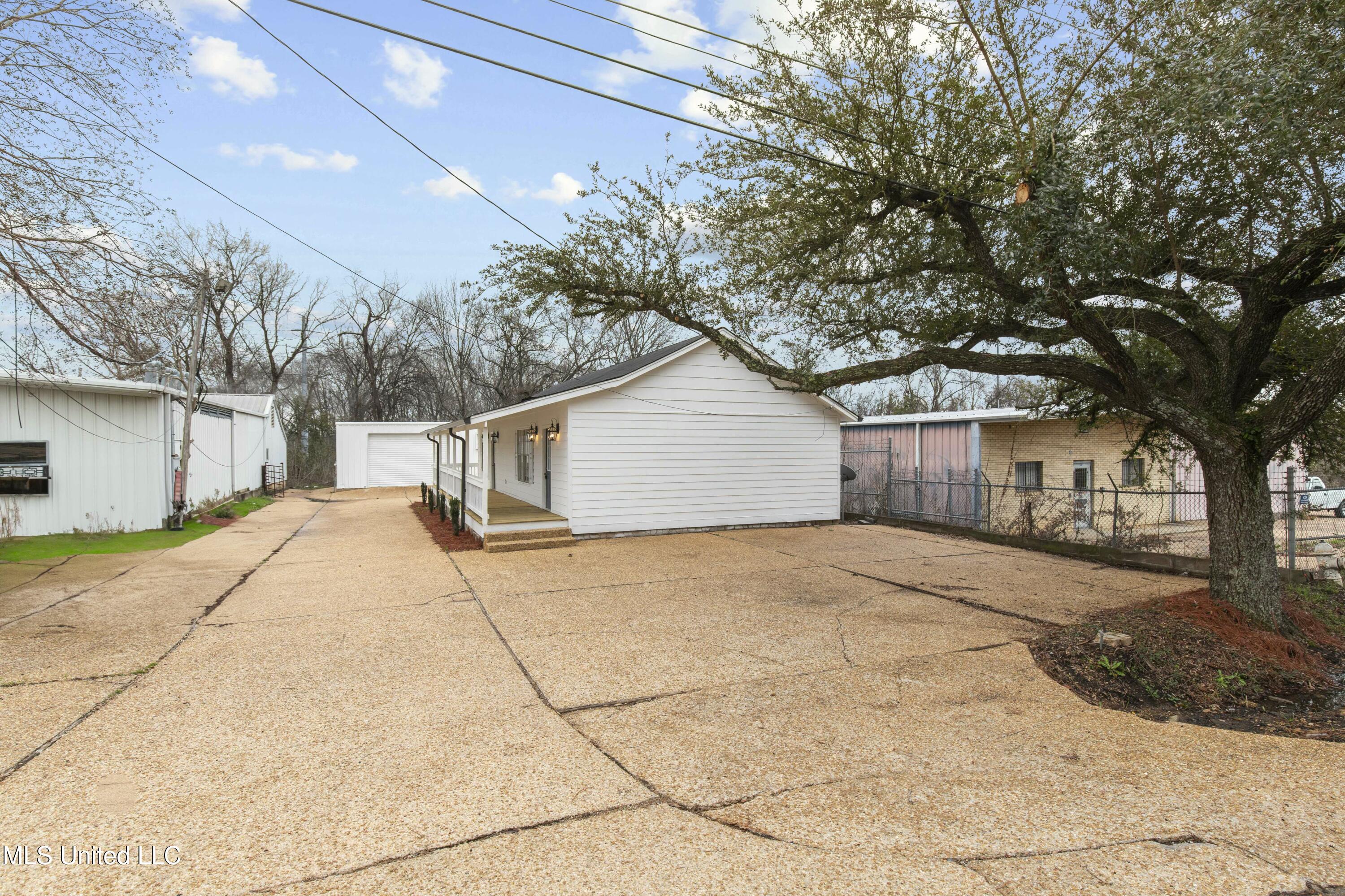 1030 Greymont Street Property Photo 4