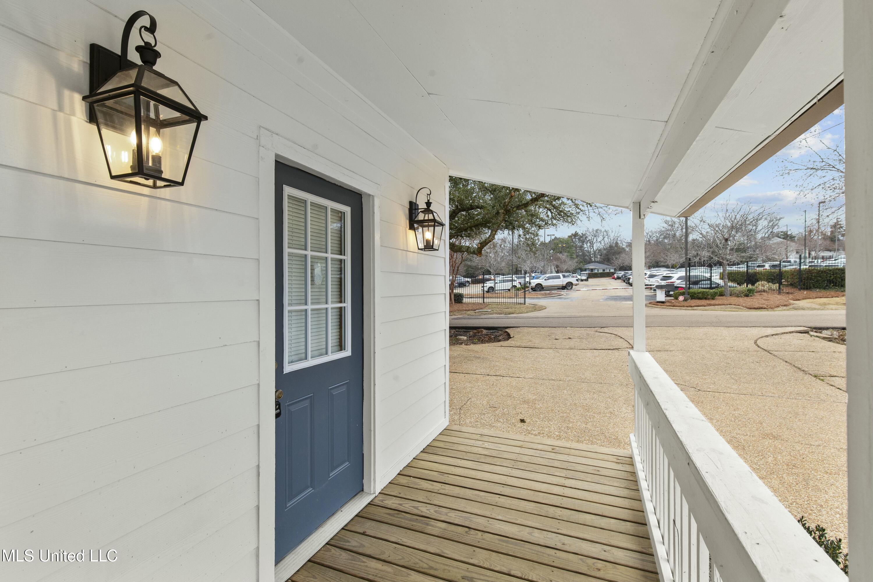 1030 Greymont Street Property Photo 5