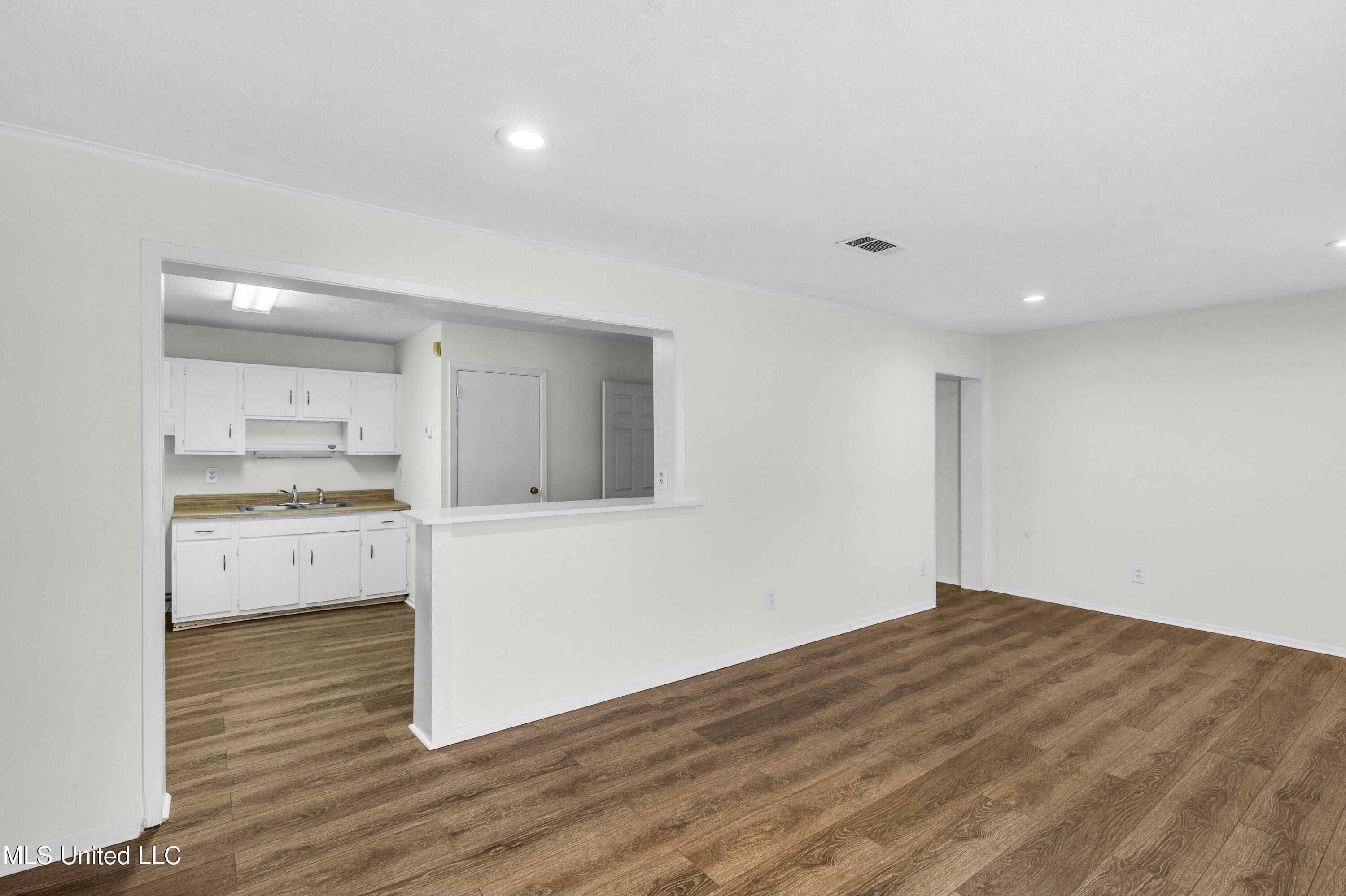 1030 Greymont Street Property Photo 7