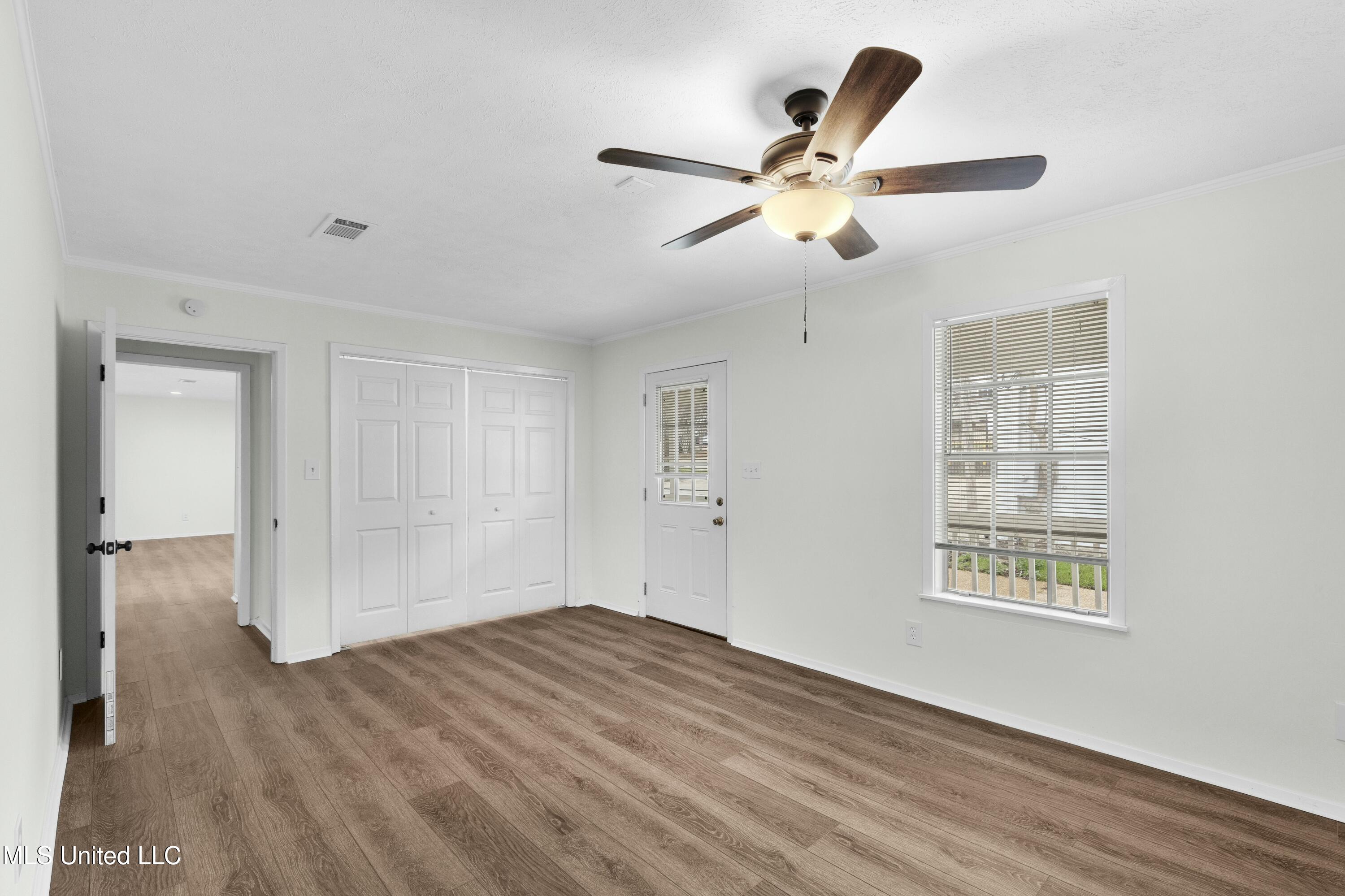 1030 Greymont Street Property Photo 9