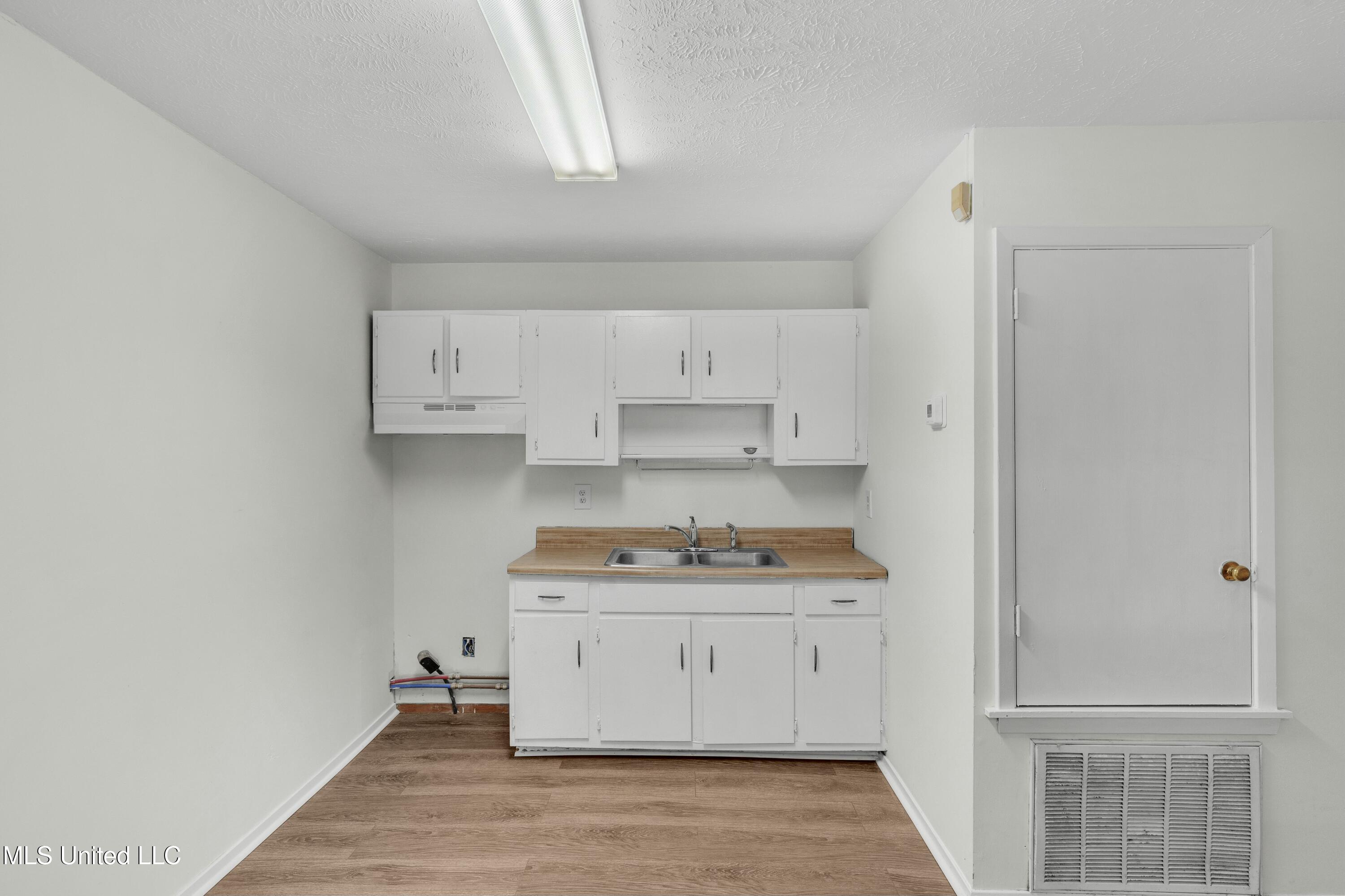 1030 Greymont Street Property Photo 10