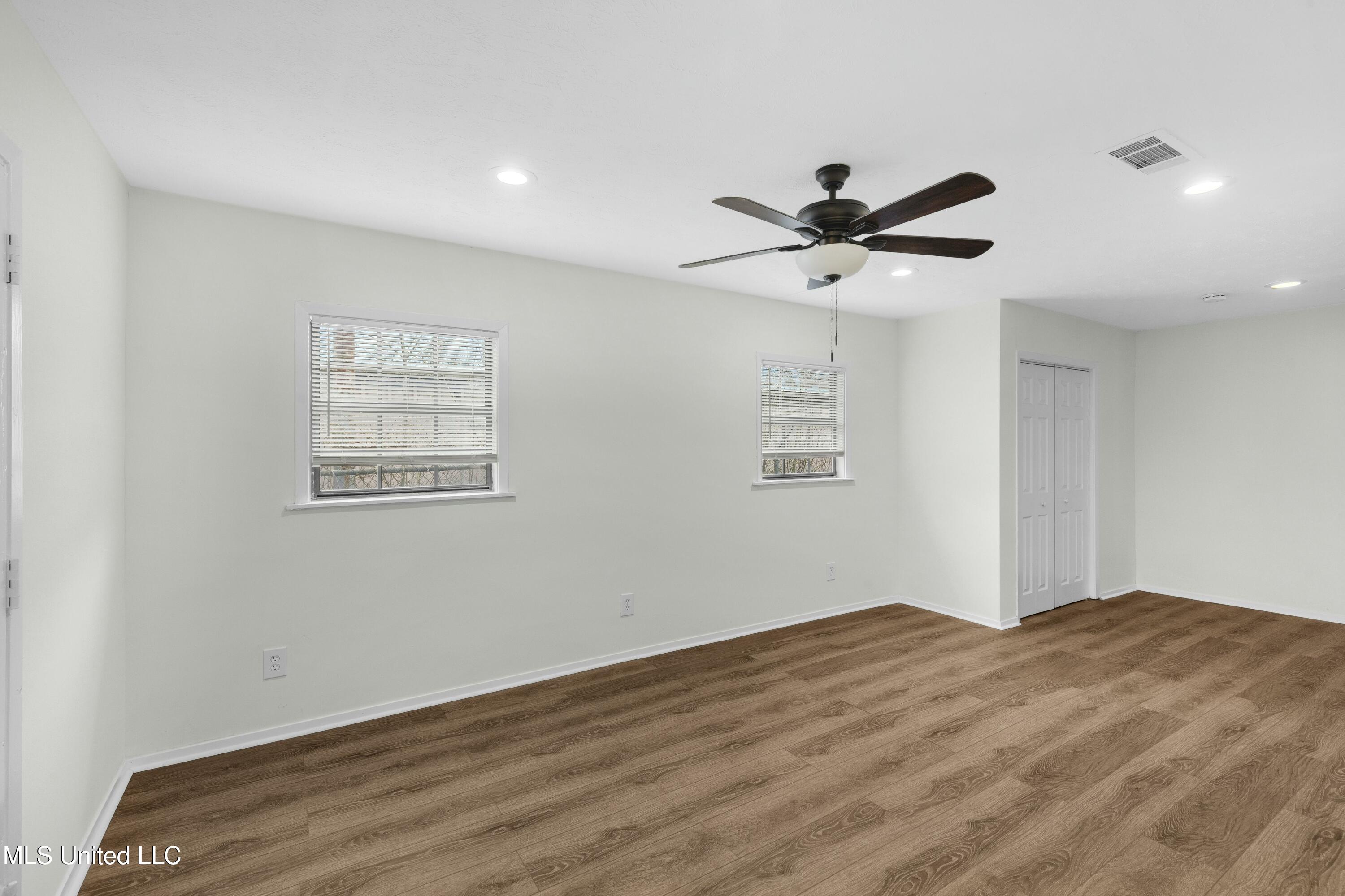 1030 Greymont Street Property Photo 12
