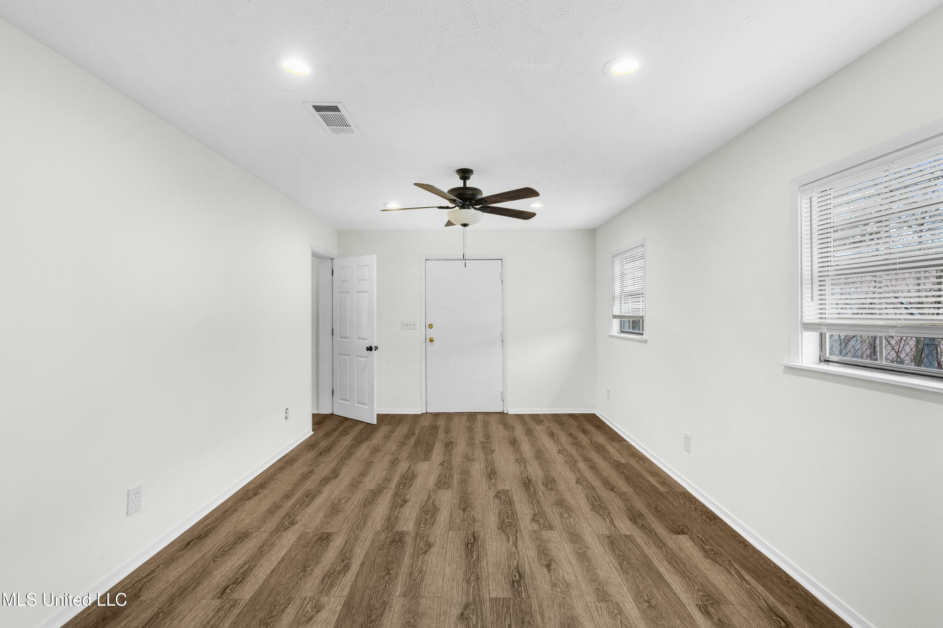 1030 Greymont Street Property Photo 16