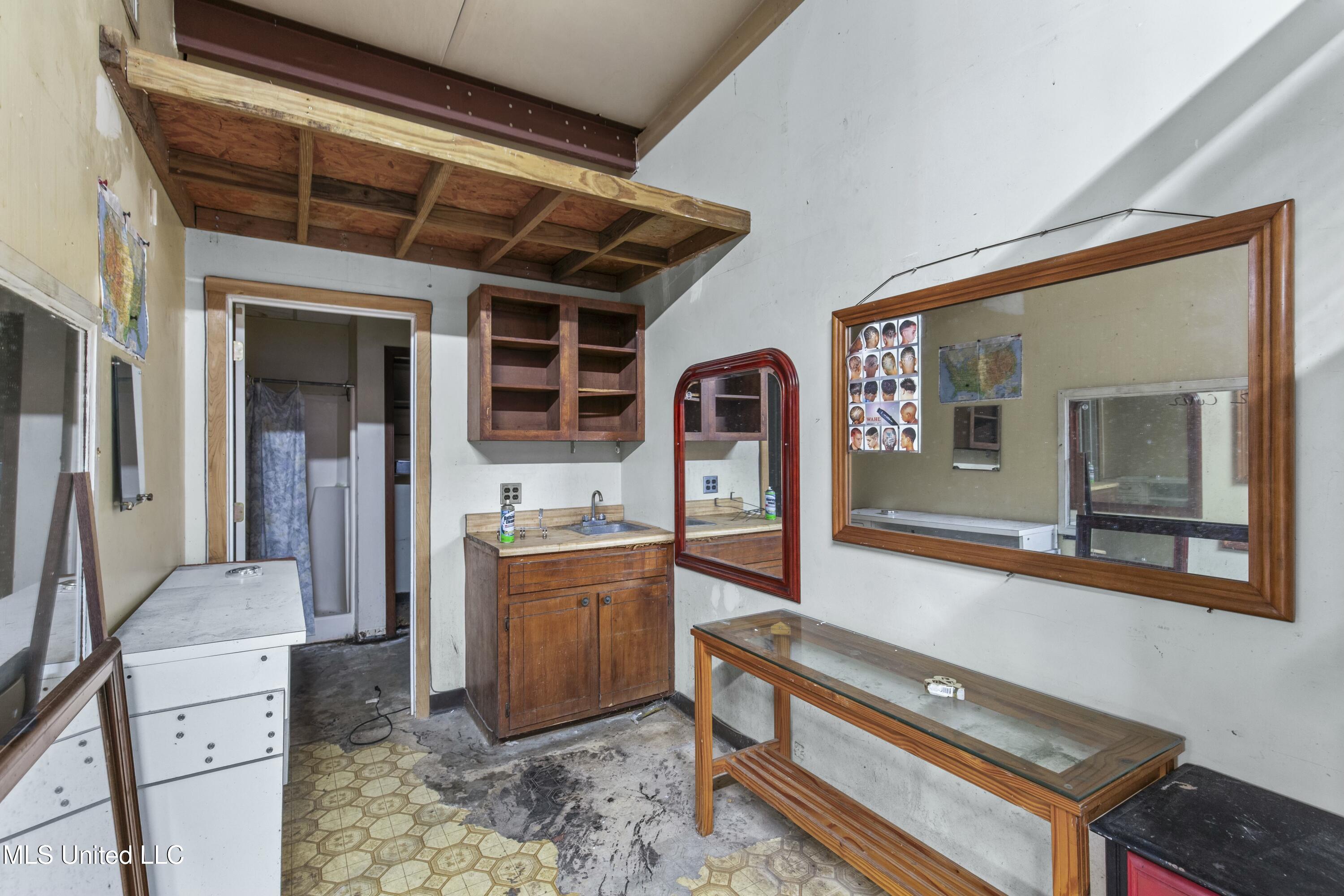 1030 Greymont Street Property Photo 30