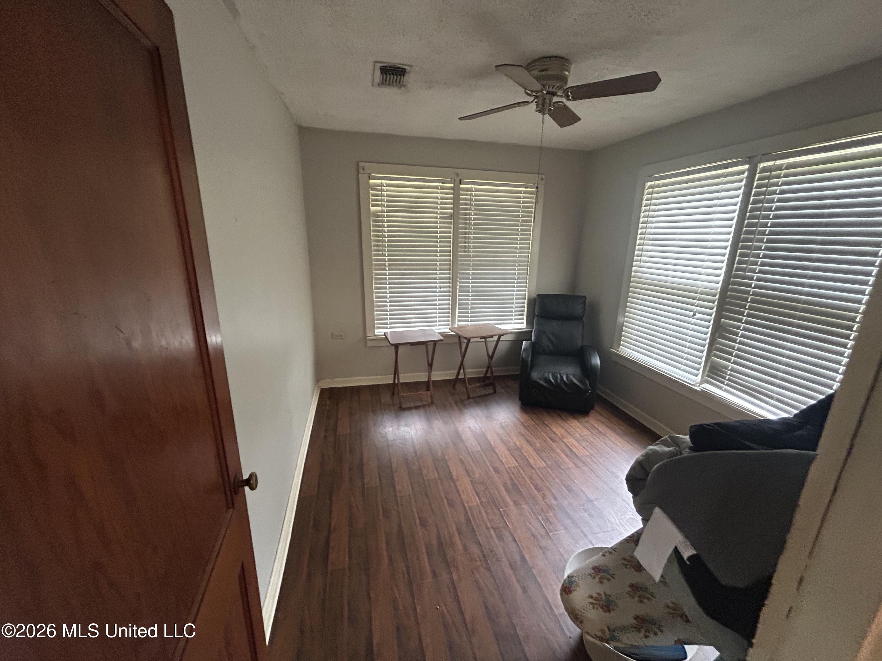 403 Front Street Property Photo 8
