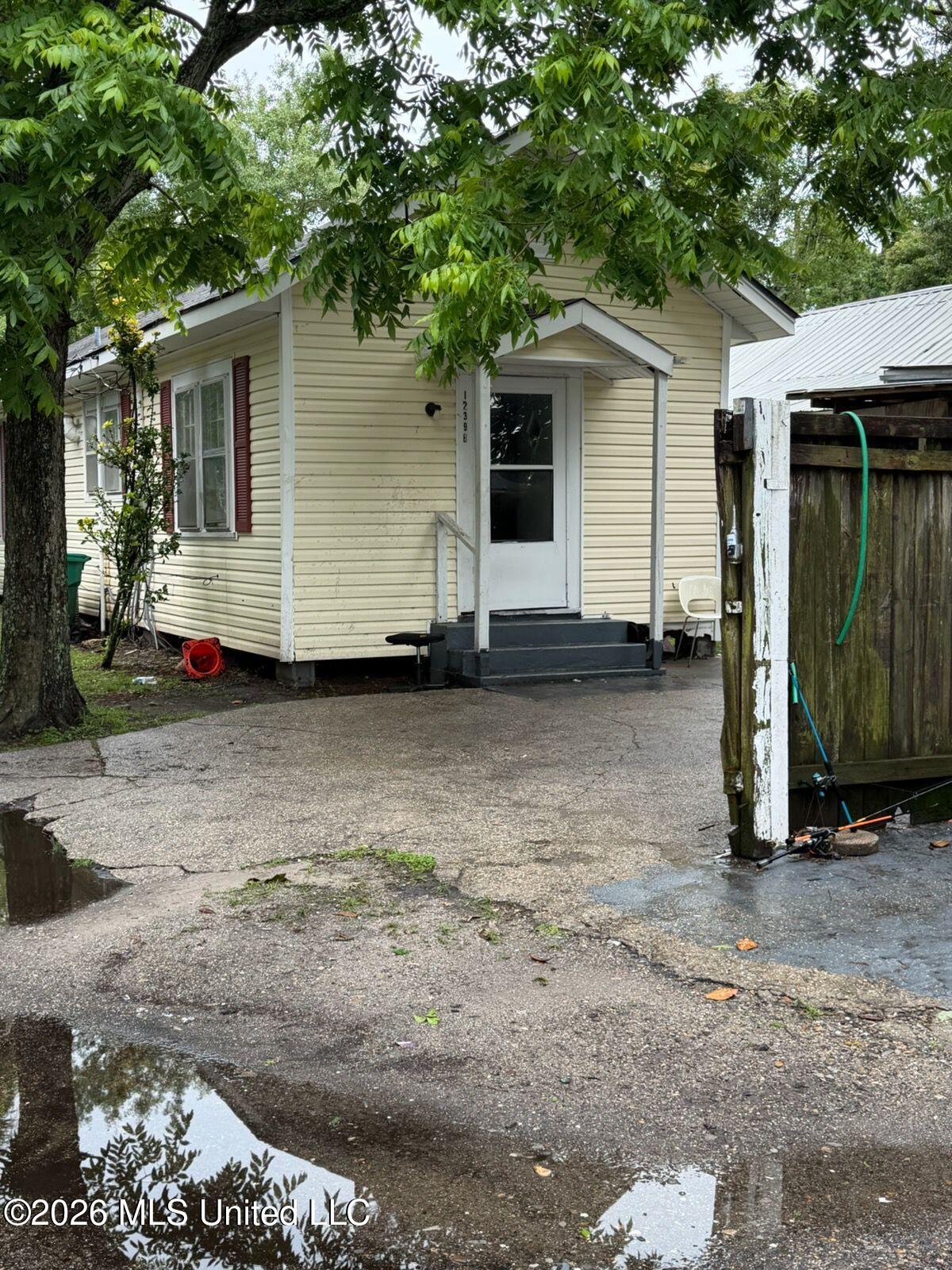1239 37th Avenue Property Photo 1