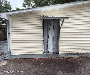 1239 37th Avenue Property Photo 2