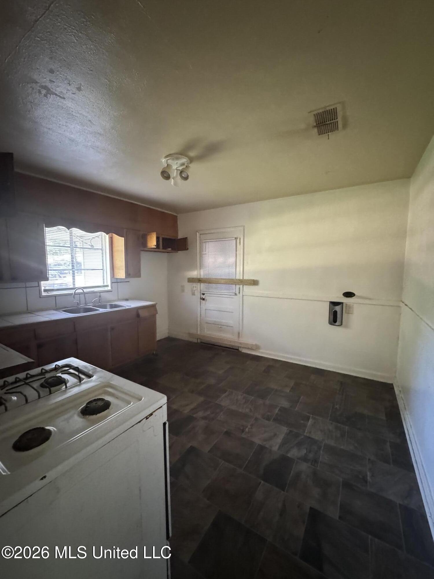 3206 Rosemary Avenue Property Photo 10
