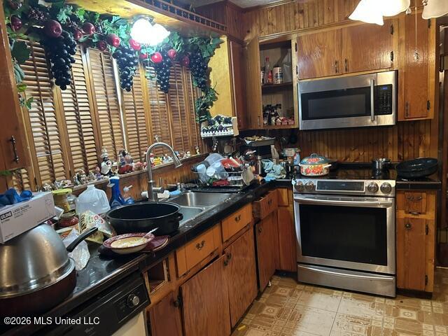 909 Pershing Street Property Photo 10