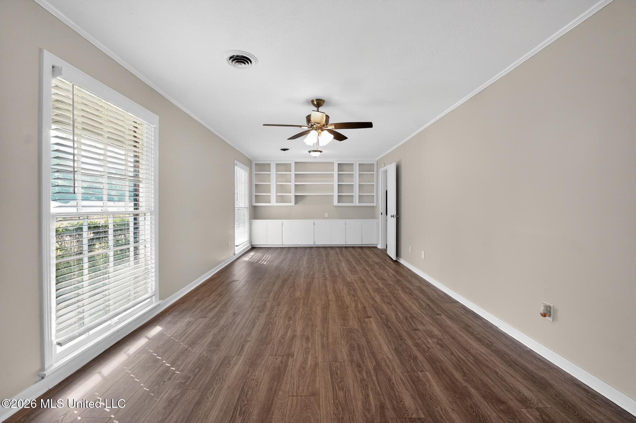 5801 Orchardview Drive Property Photo 3