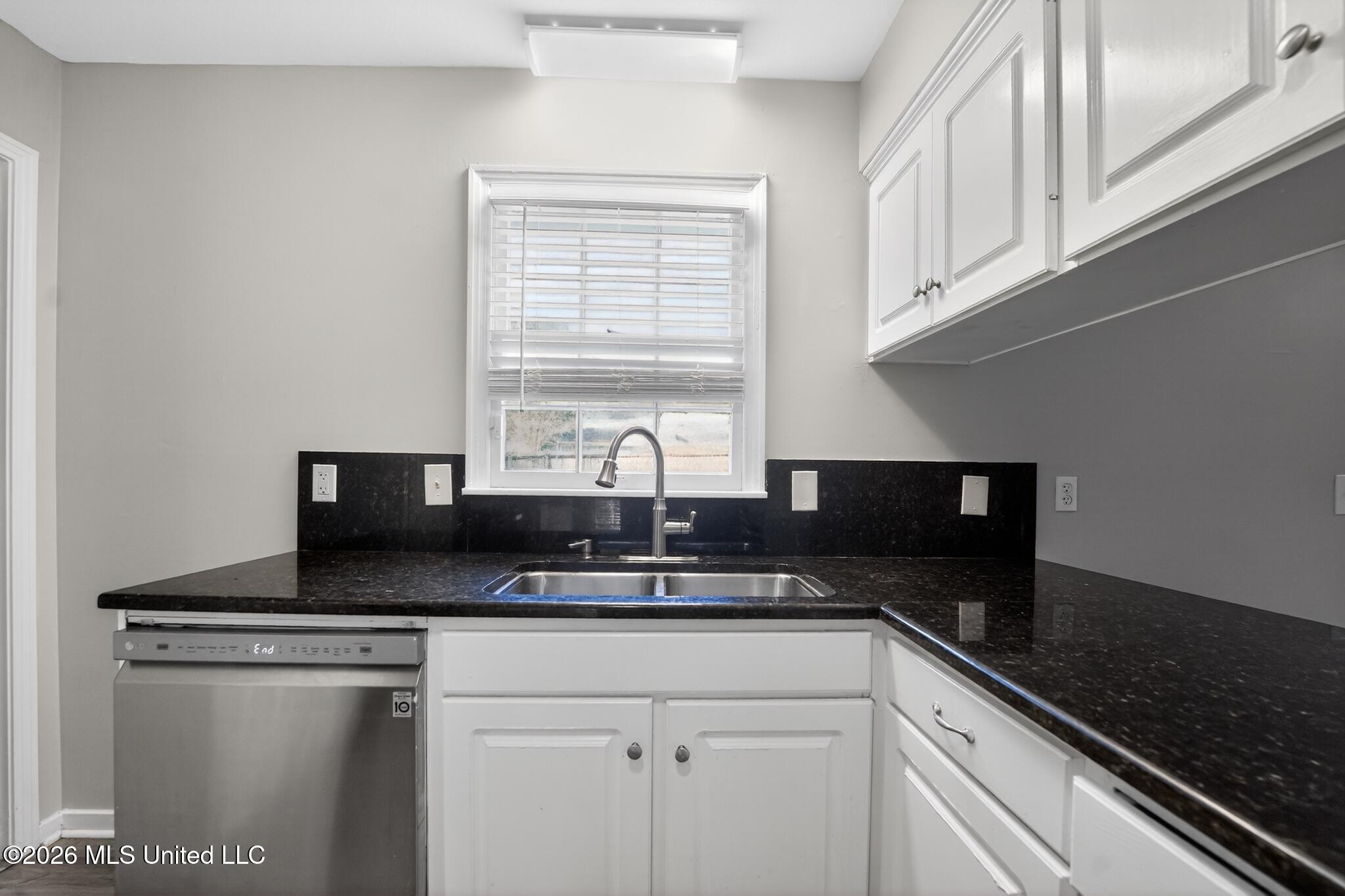 5801 Orchardview Drive Property Photo 5