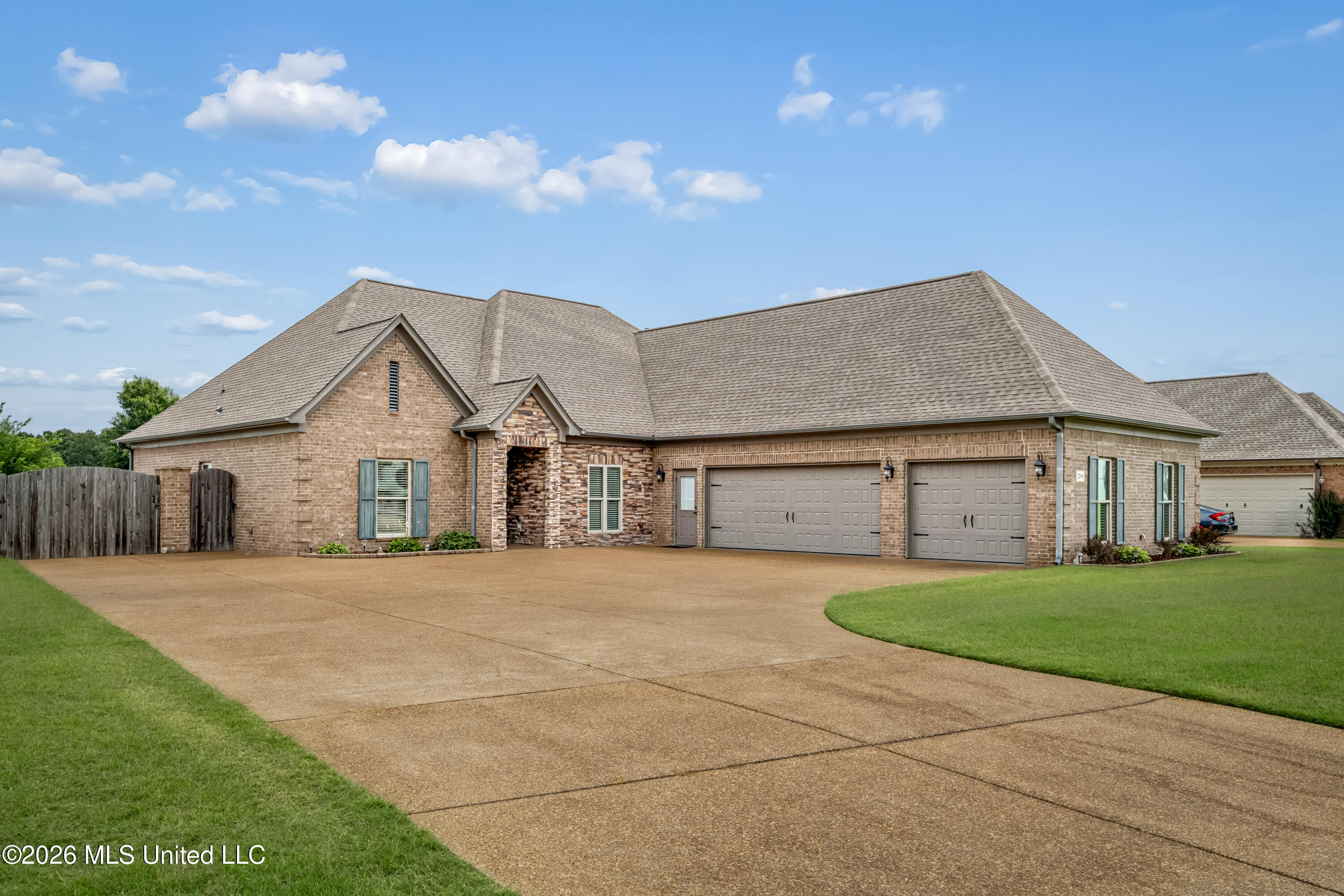 2190 Redbud Cove Property Photo 1
