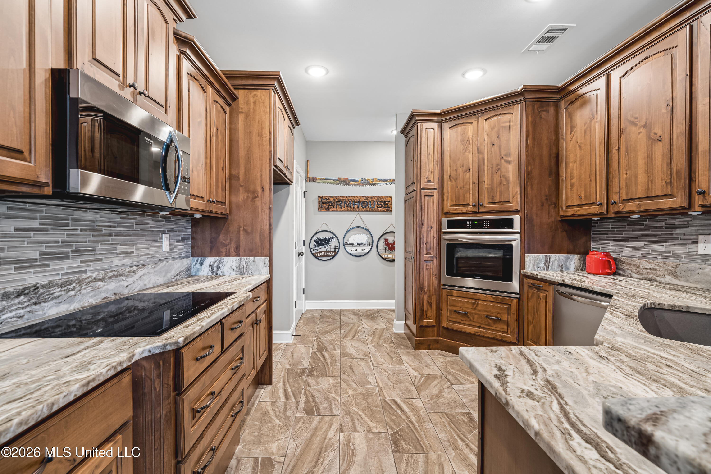 2190 Redbud Cove Property Photo 12