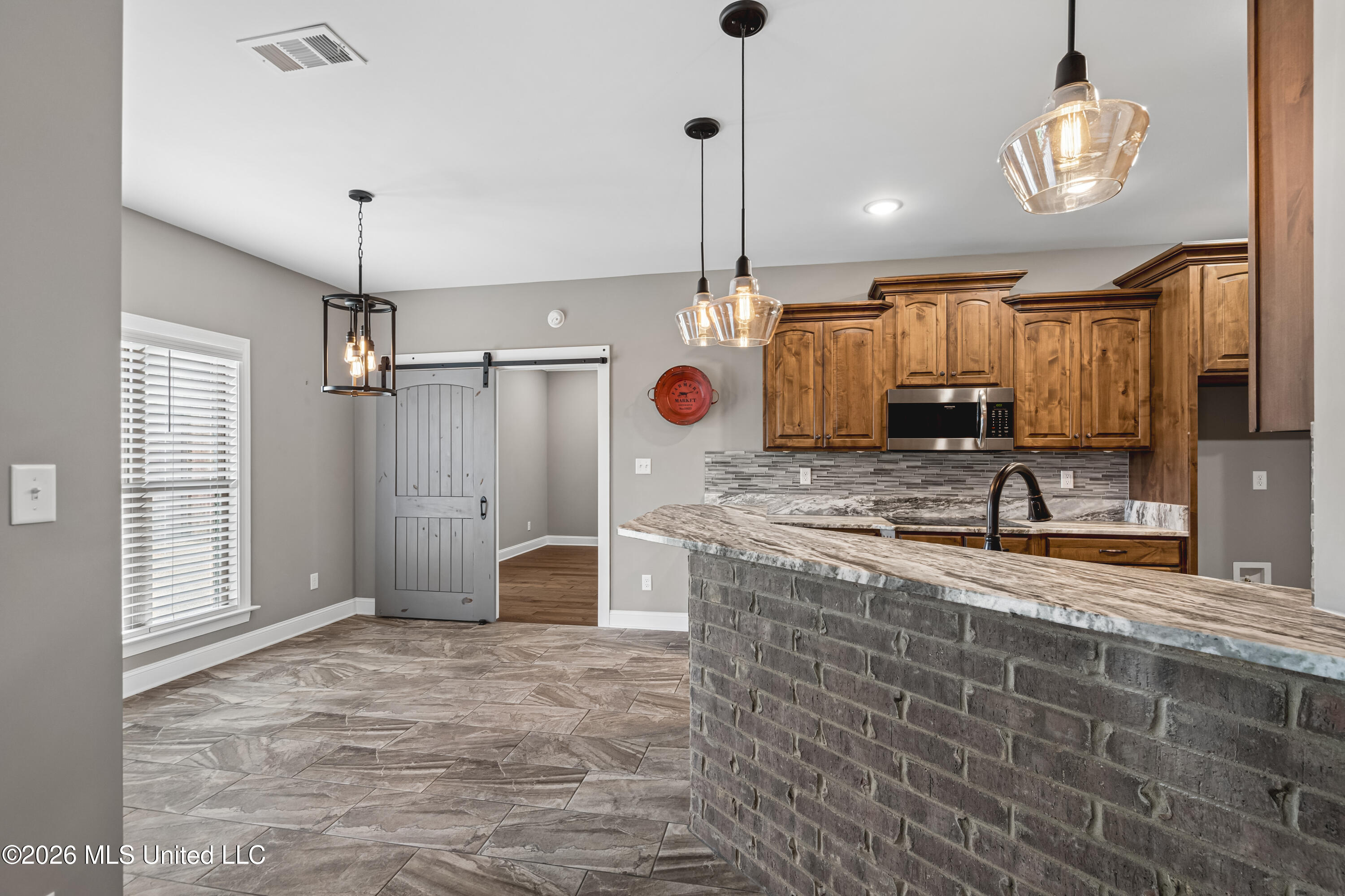 2190 Redbud Cove Property Photo 14