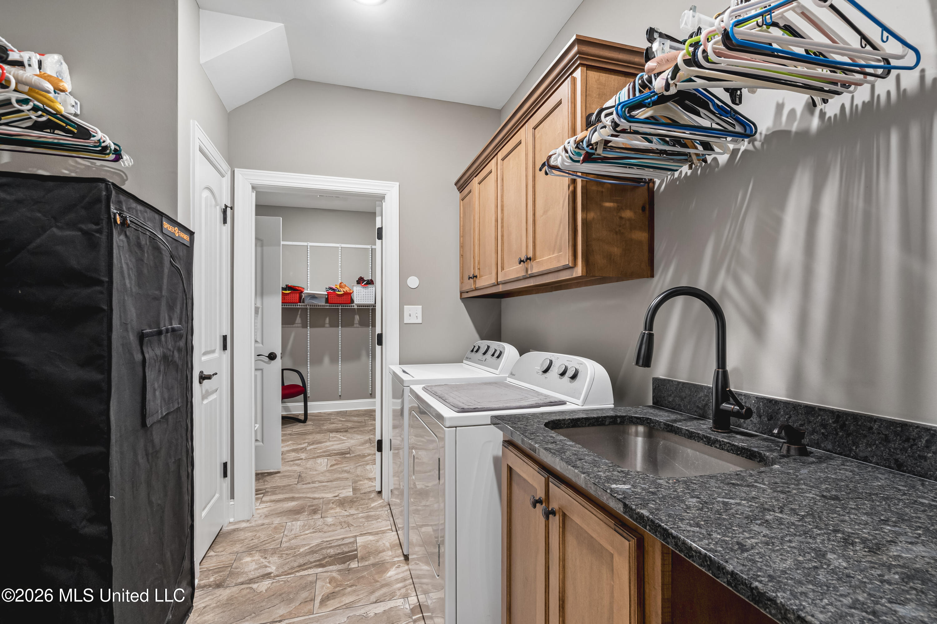 2190 Redbud Cove Property Photo 25
