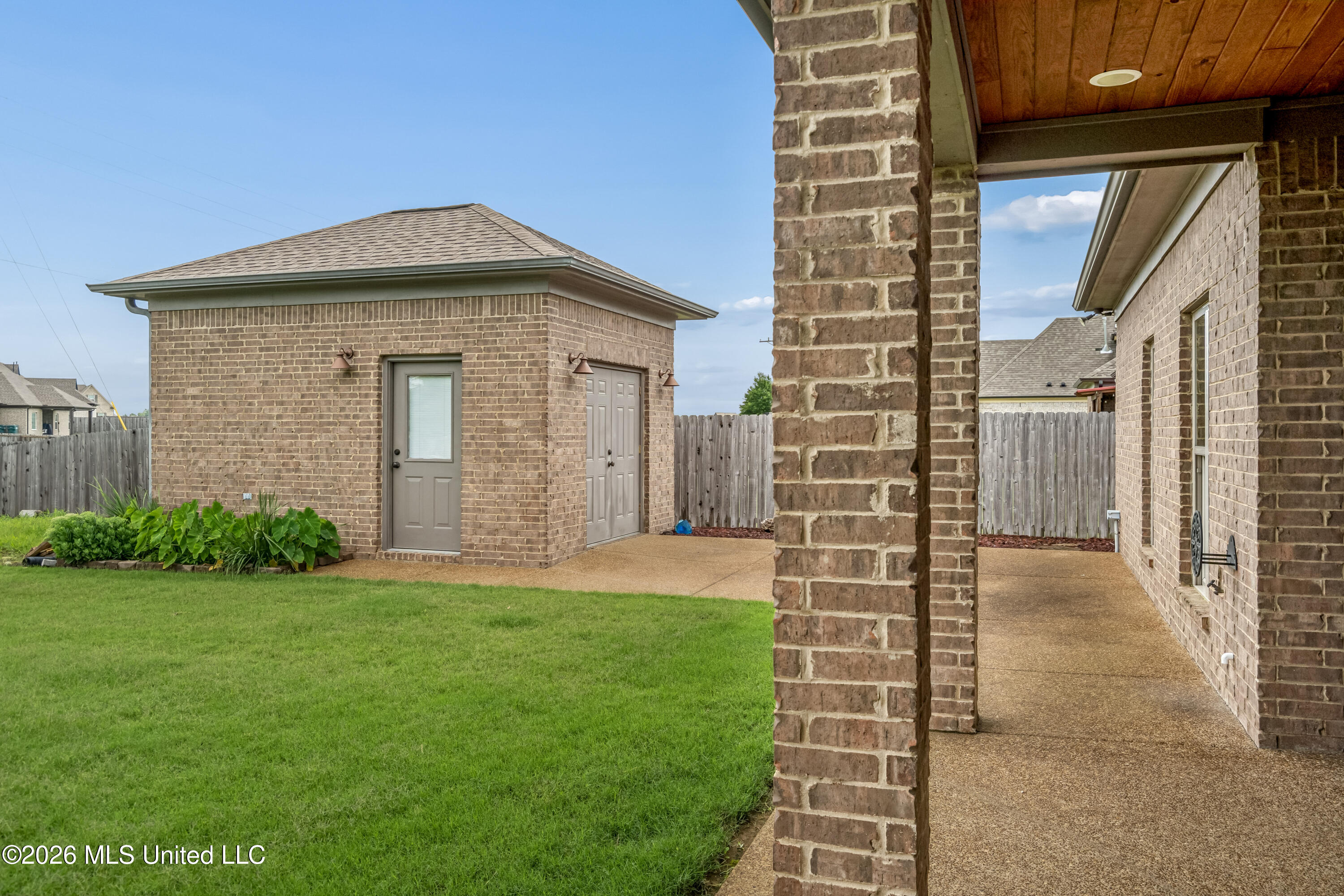 2190 Redbud Cove Property Photo 30