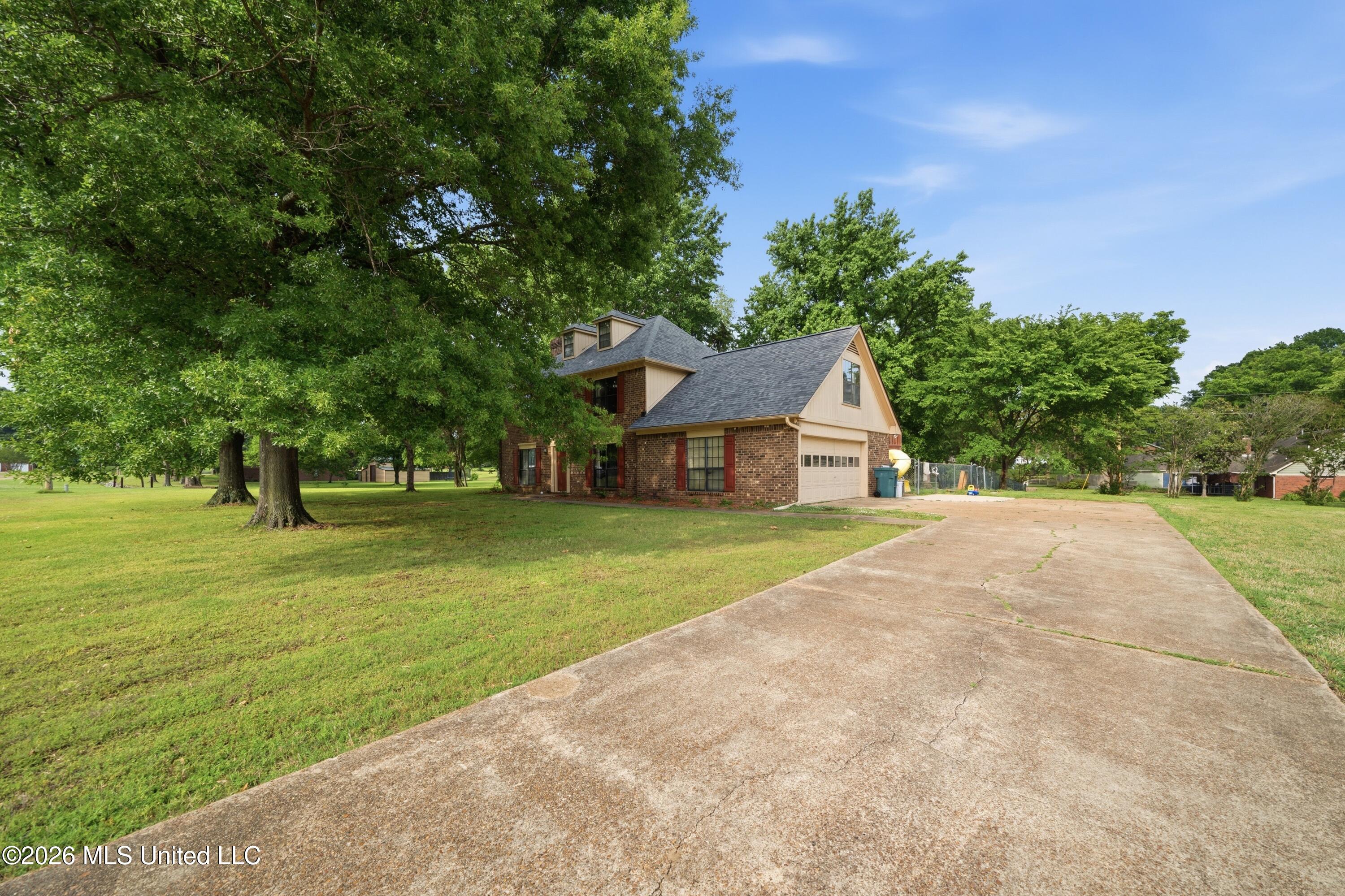 7630 Whitten Hill Drive Property Photo 3