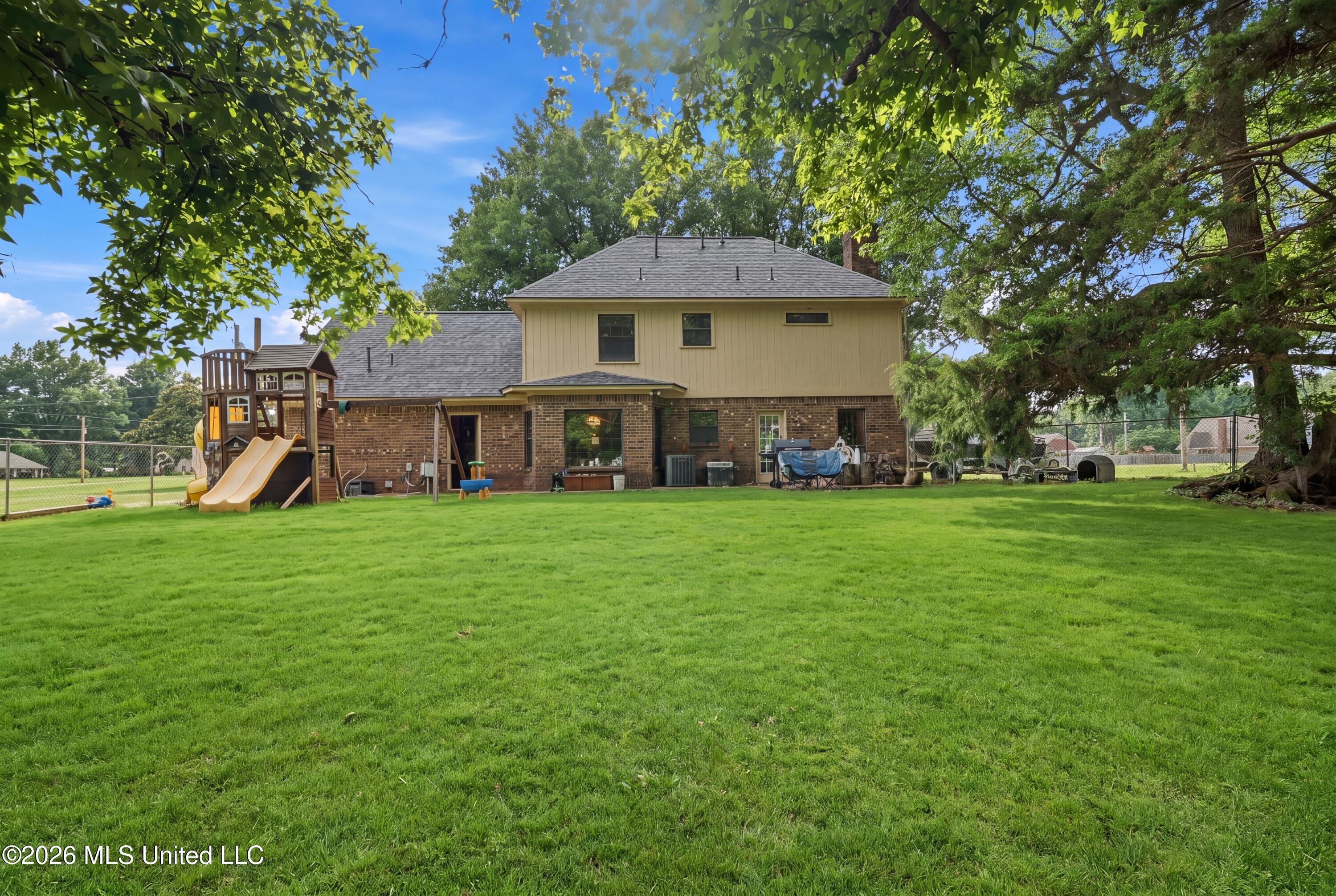 7630 Whitten Hill Drive Property Photo 6
