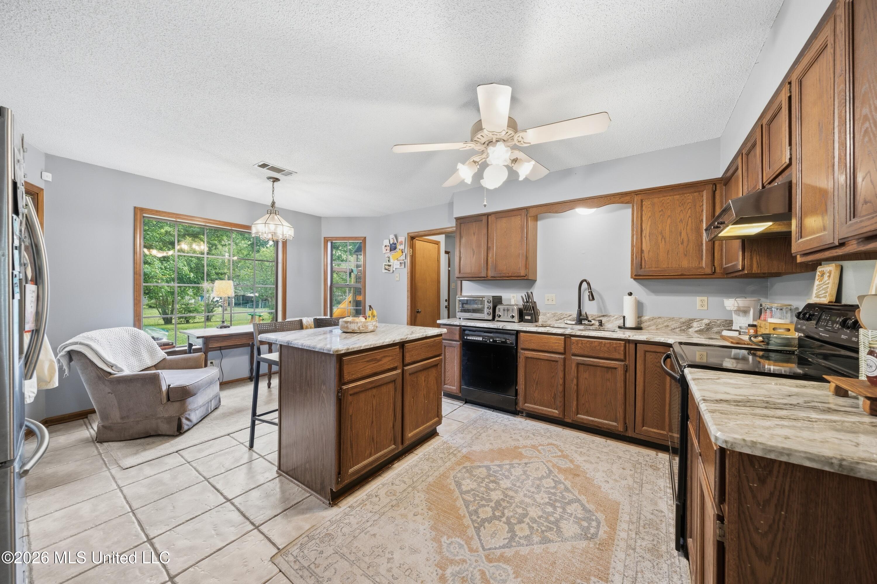 7630 Whitten Hill Drive Property Photo 8
