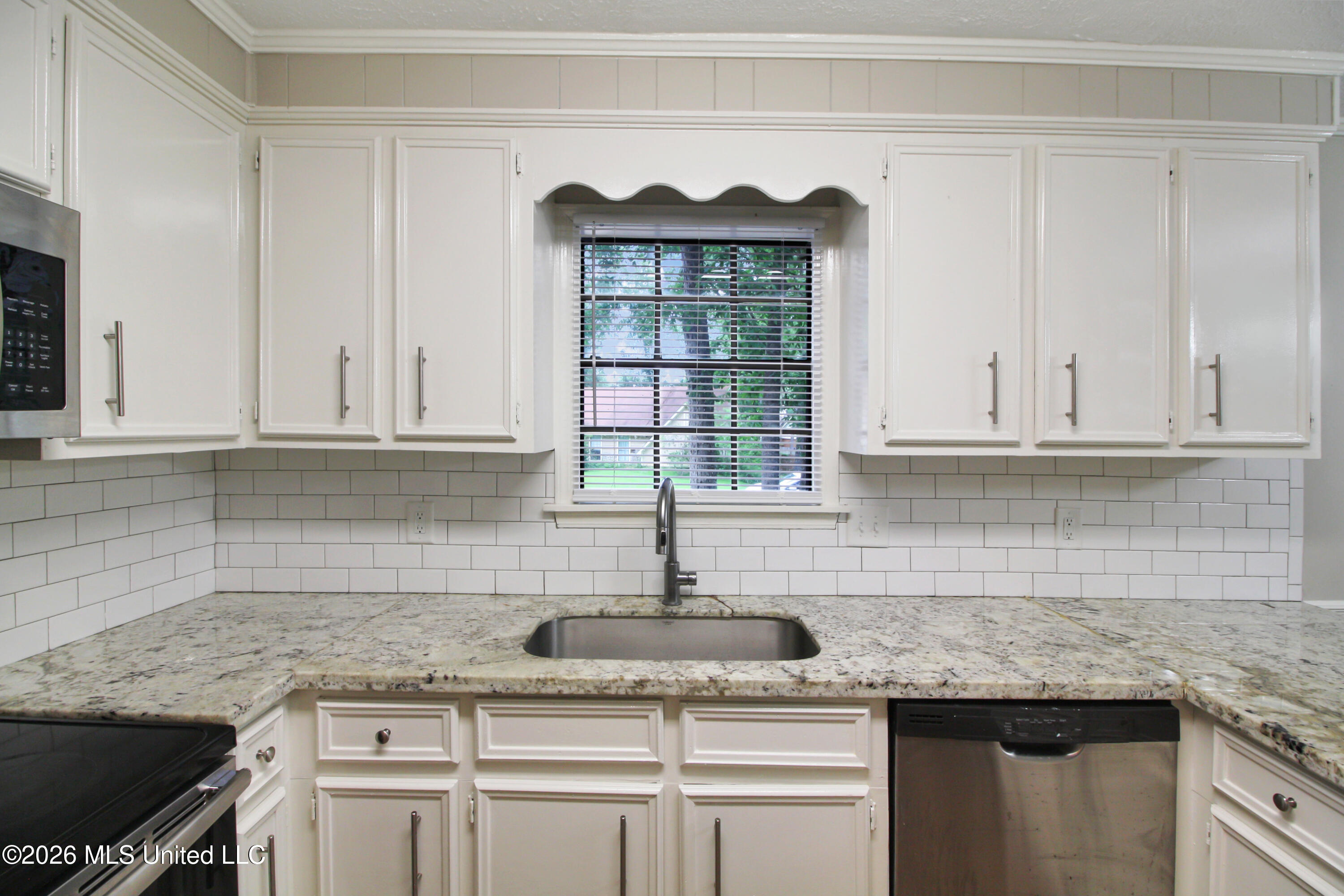 320 Helmsley Drive Property Photo 10