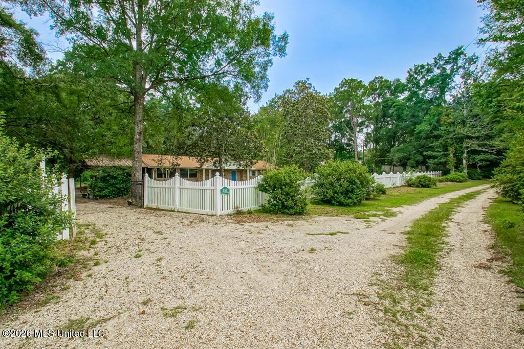 557 Walkiah Bluff Road Property Photo 3
