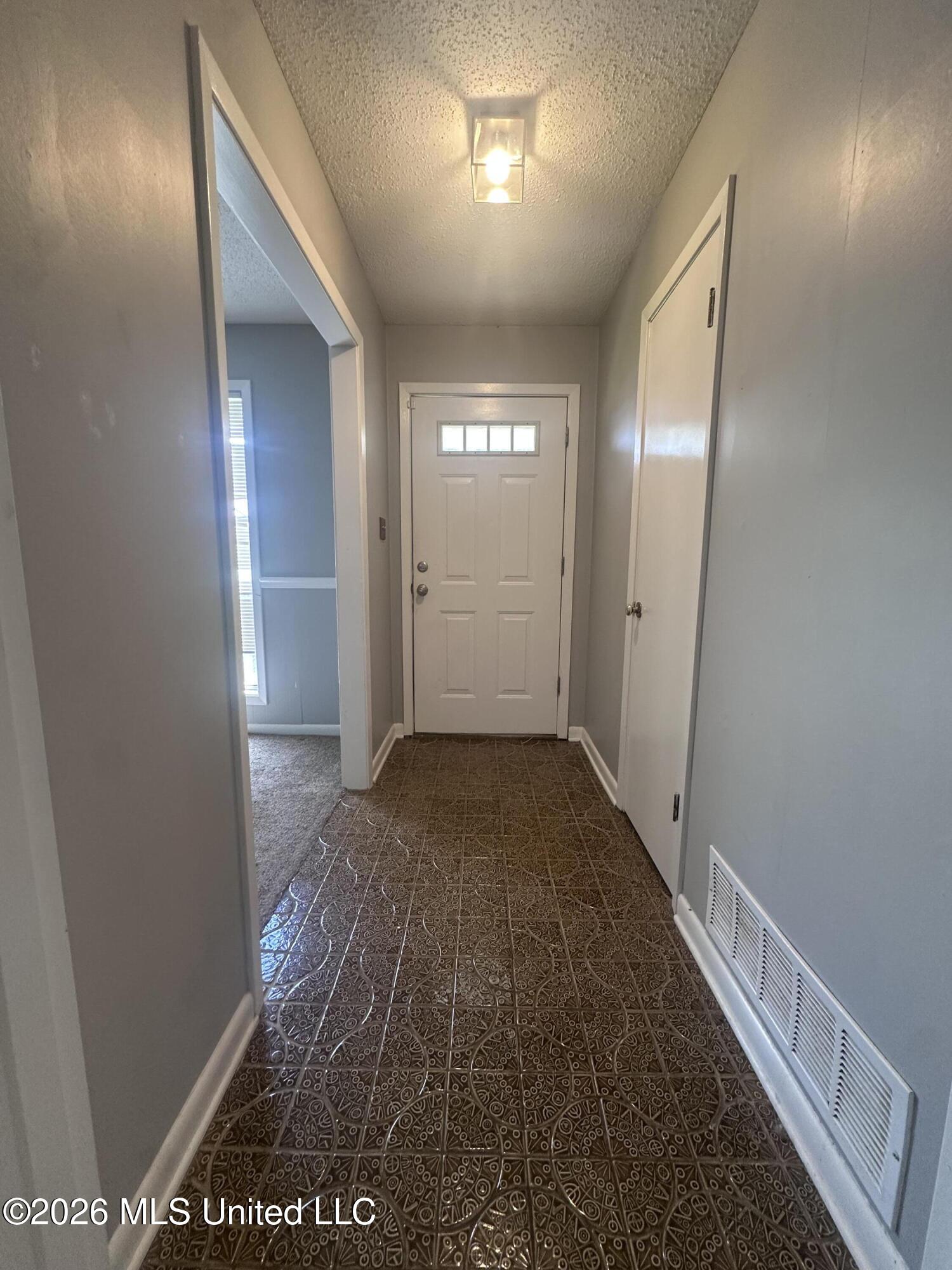 5629 Ridgetop Drive Property Photo 2