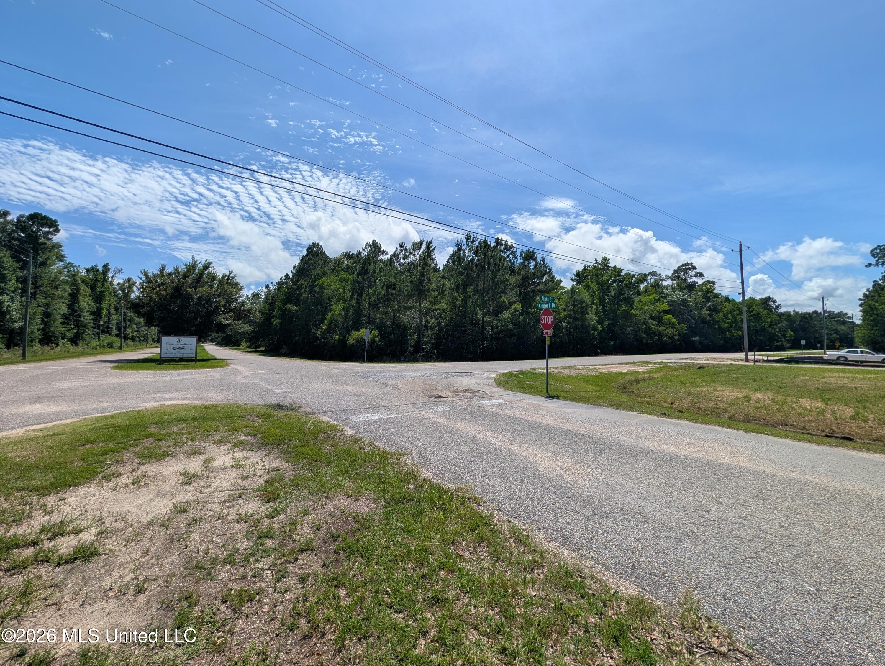 2332 Airport Drive Property Photo 4