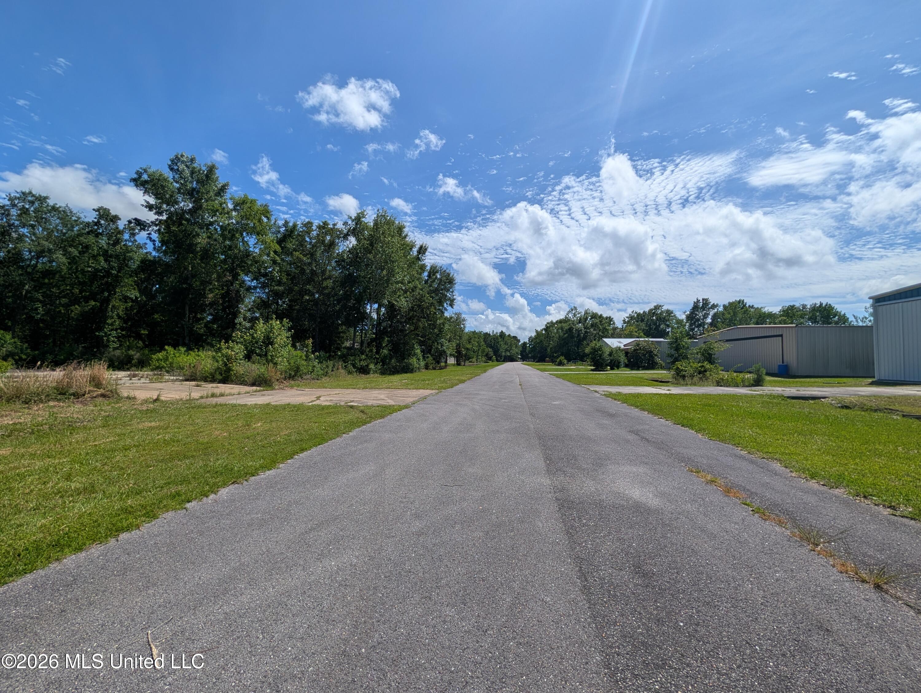2332 Airport Drive Property Photo 9