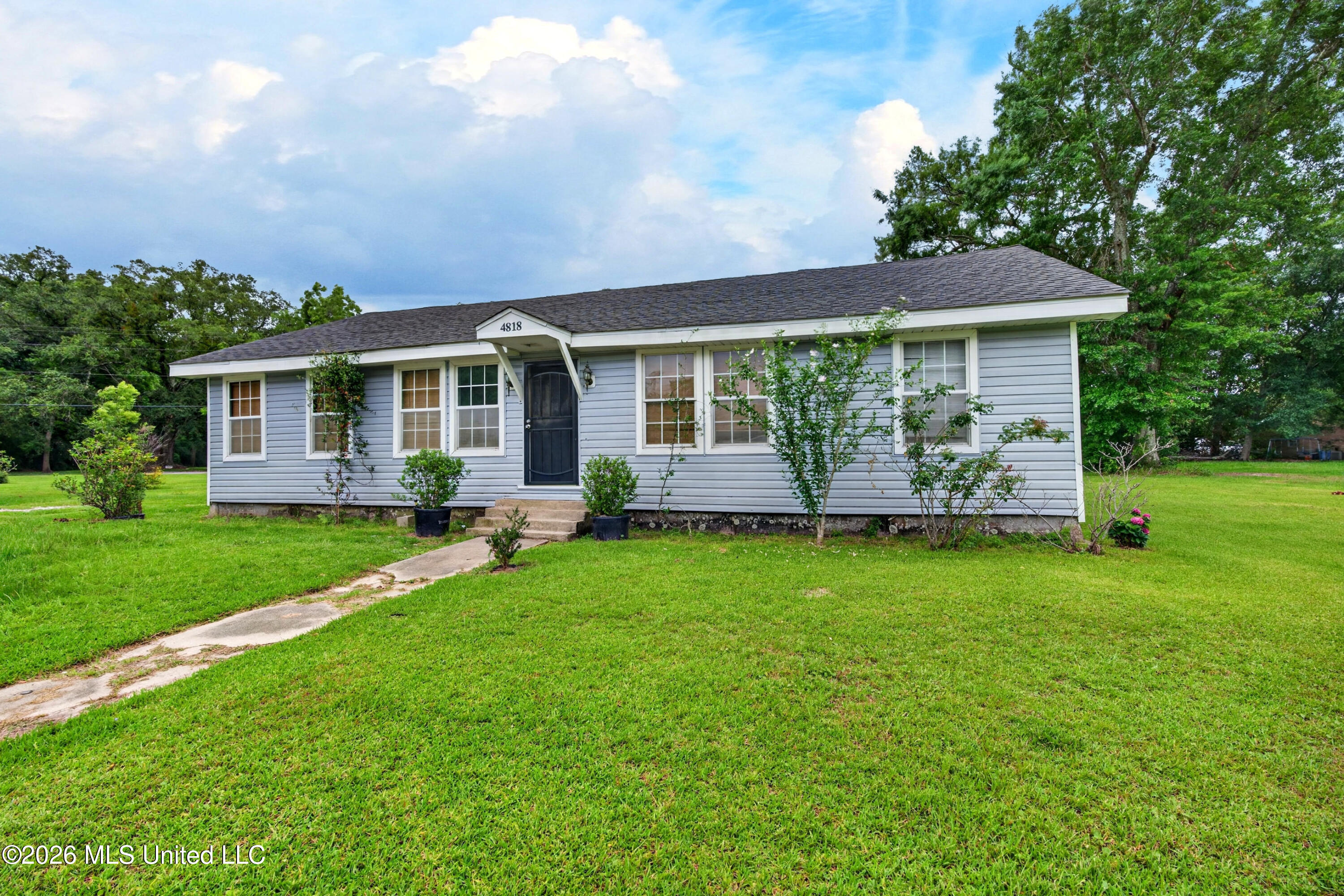 4818 Mcinnis Avenue Property Photo 3