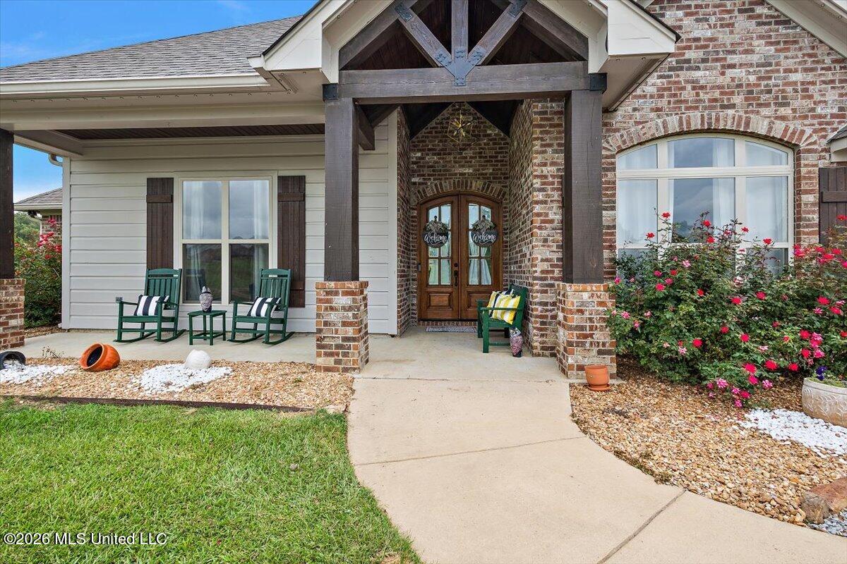140 Winchester Drive Property Photo 2