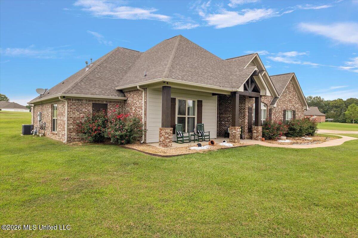 140 Winchester Drive Property Photo 3