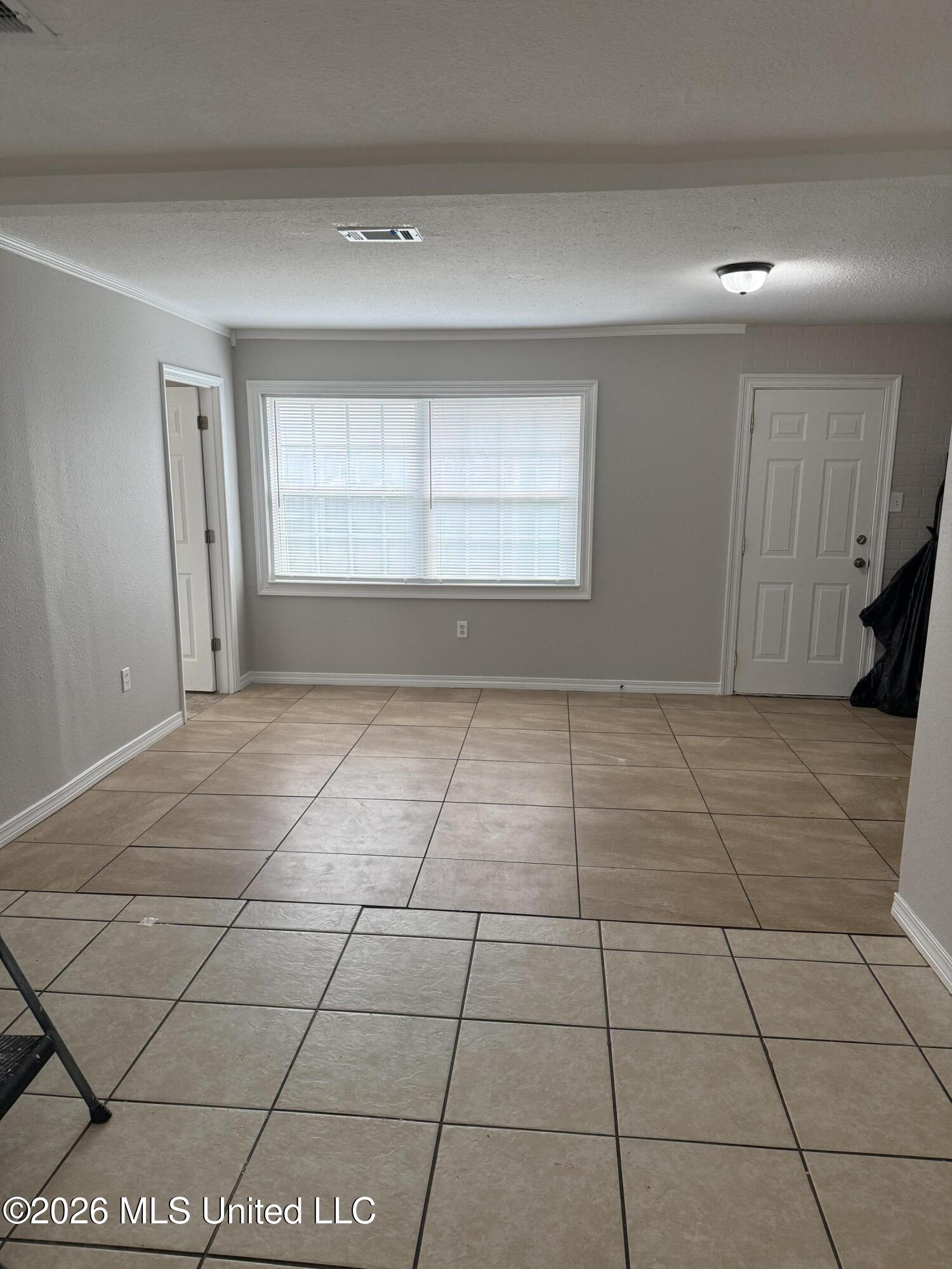 98 Russell Boulevard Property Photo 2