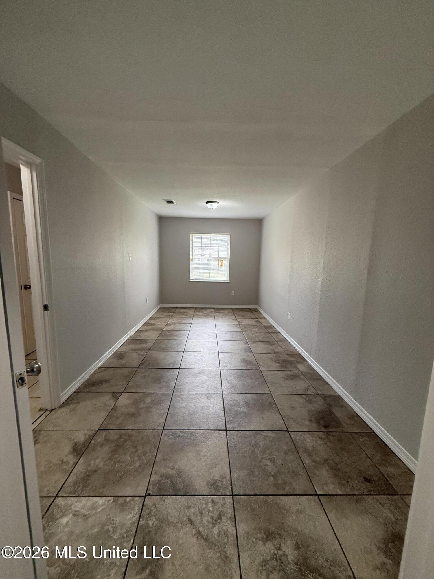 98 Russell Boulevard Property Photo 8