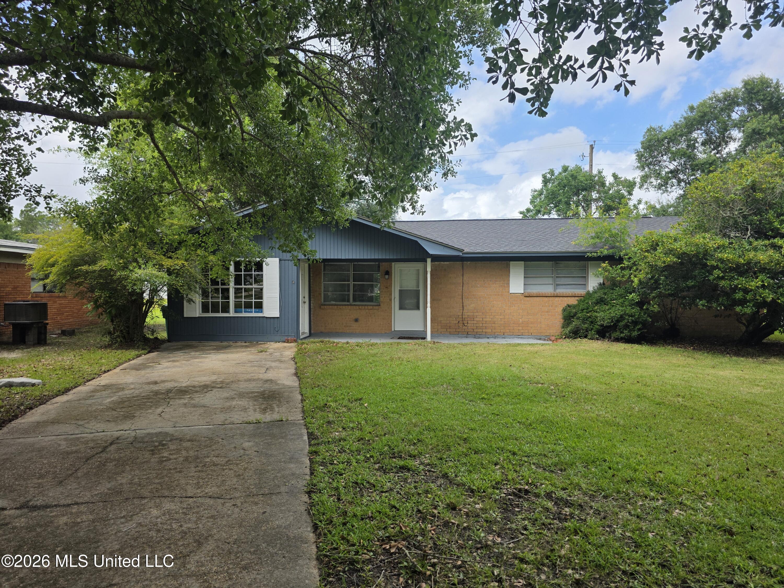 905 Spanish Acres Drive Property Photo 1