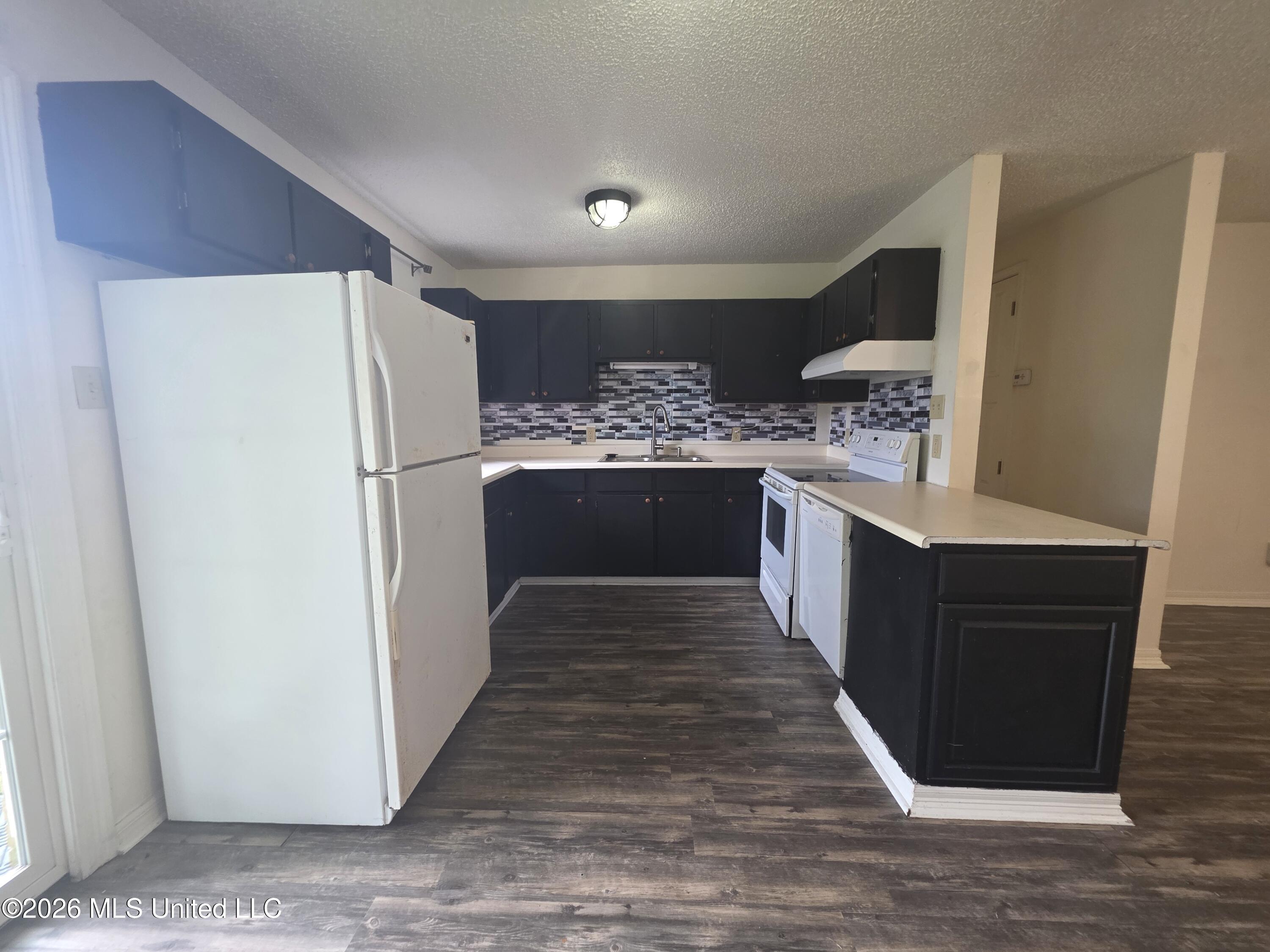 905 Spanish Acres Drive Property Photo 2