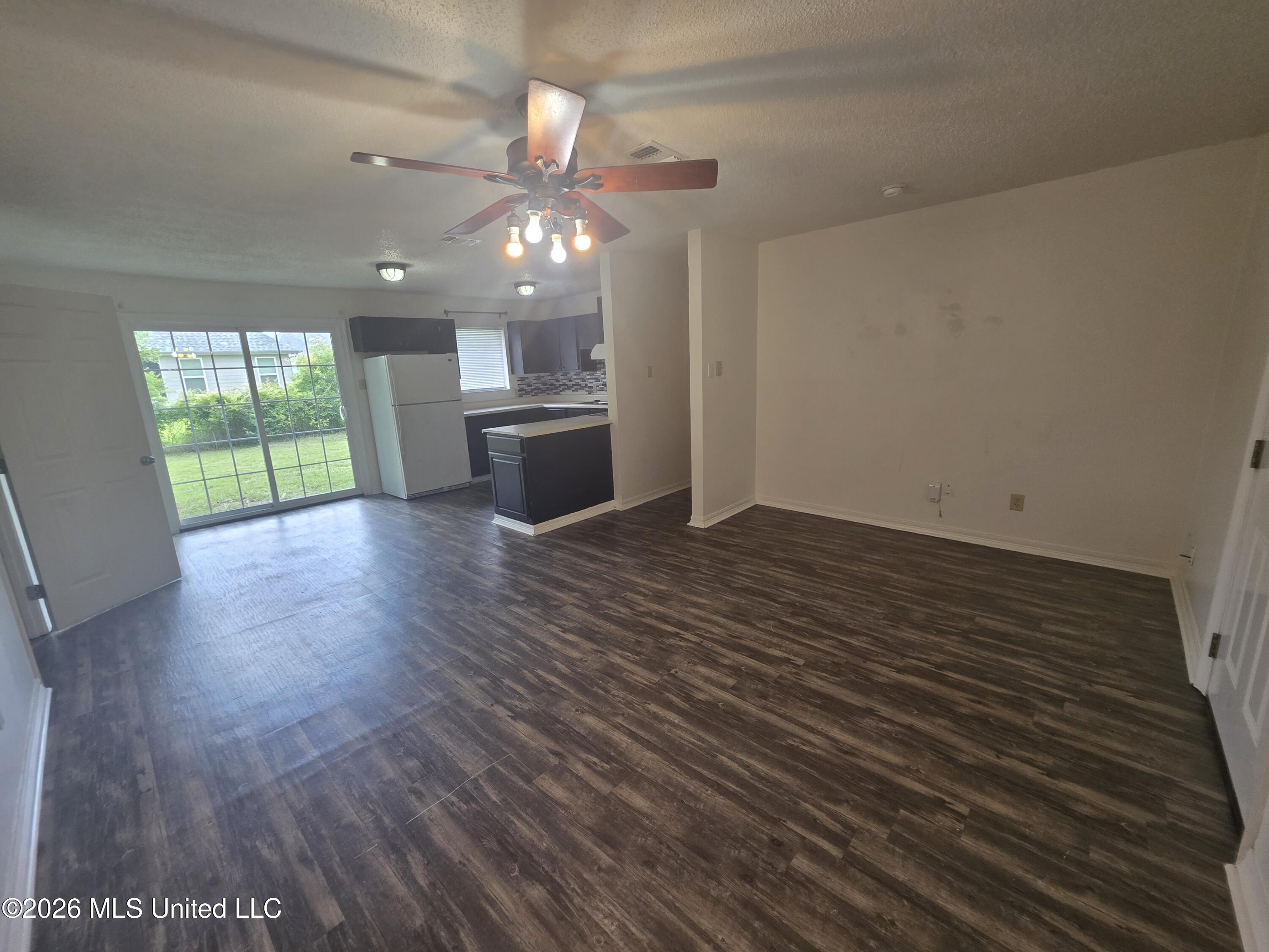 905 Spanish Acres Drive Property Photo 4