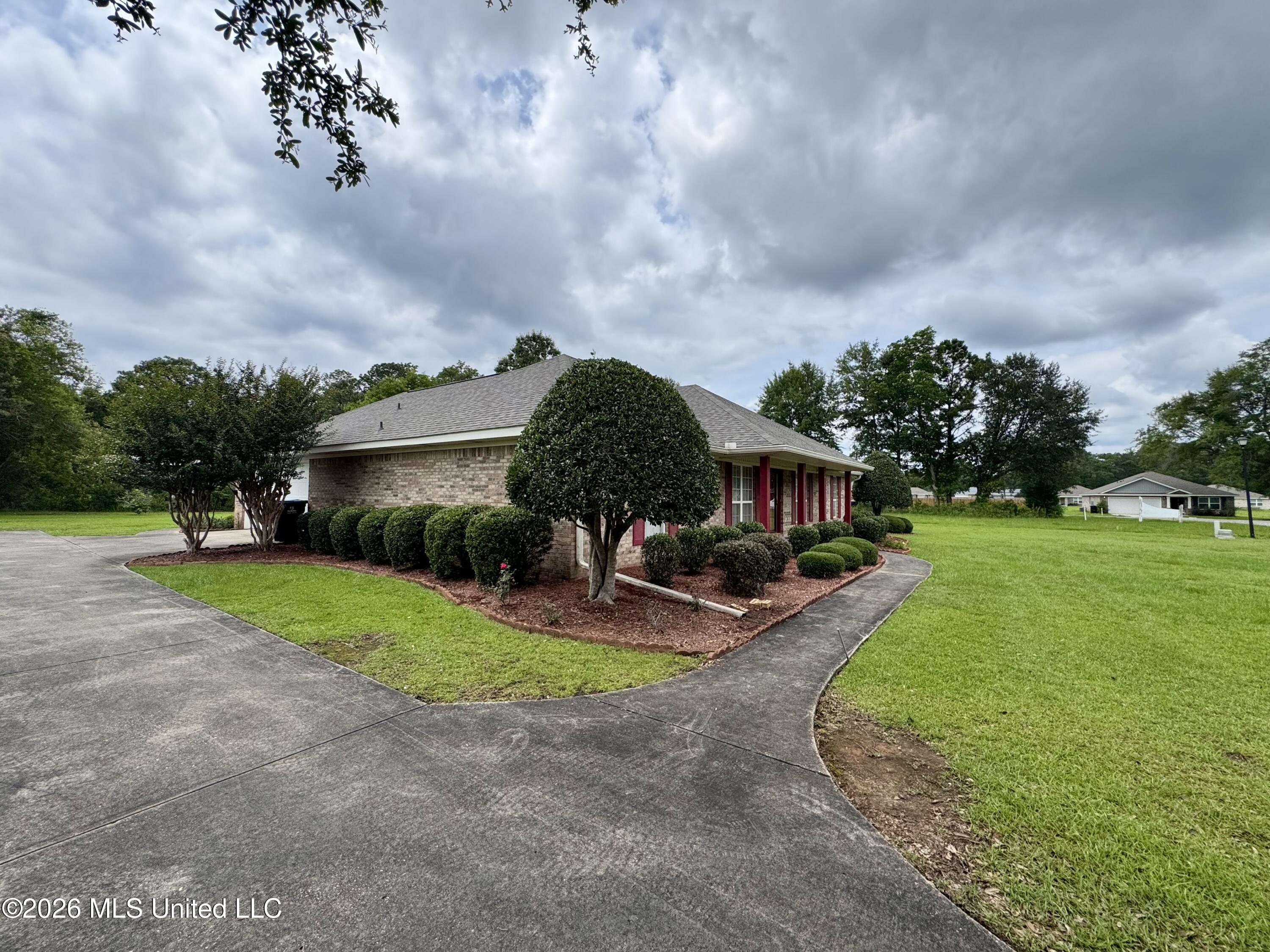 36 Maci Lane Property Photo 5