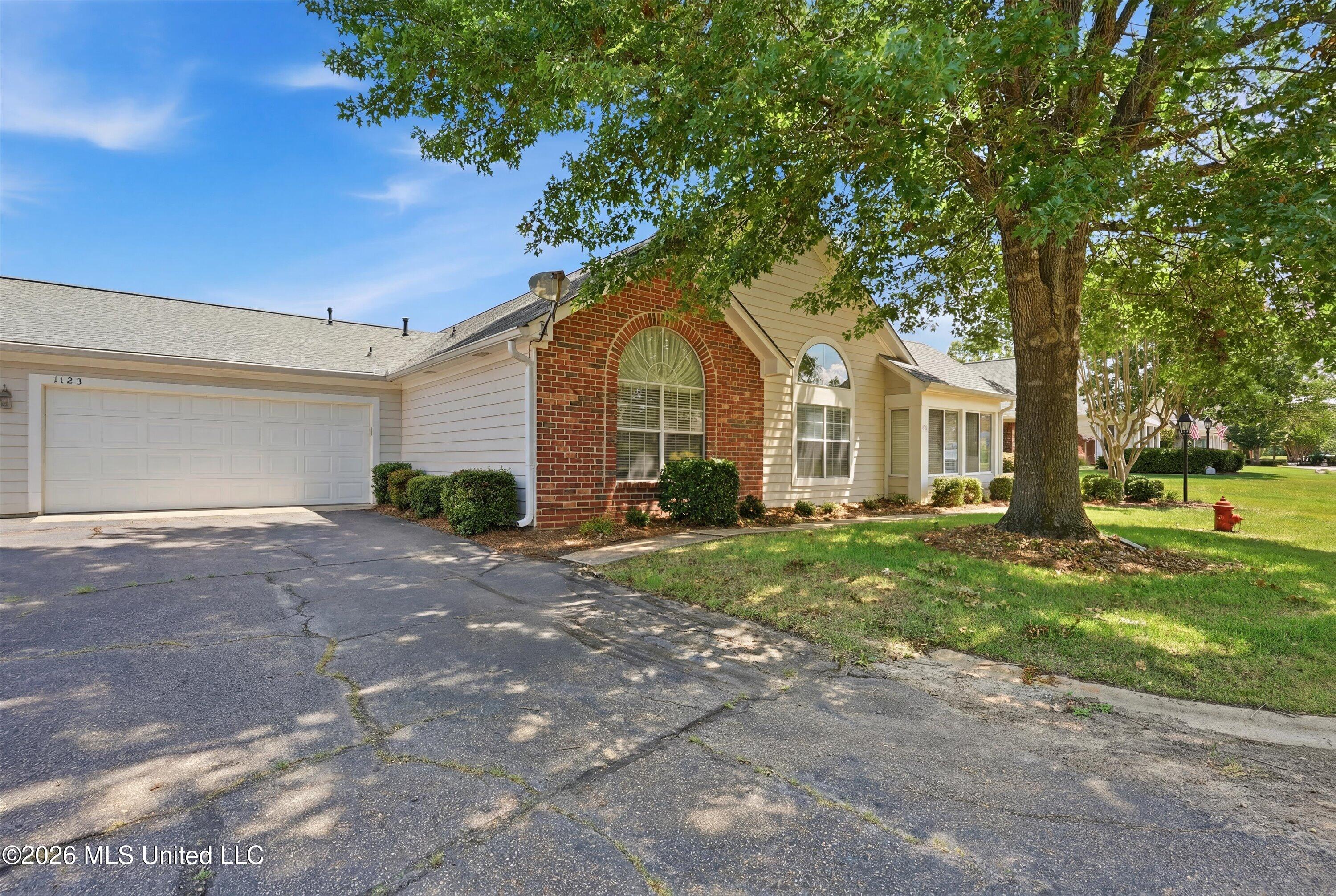 1123 Gerrits Landing Property Photo 3