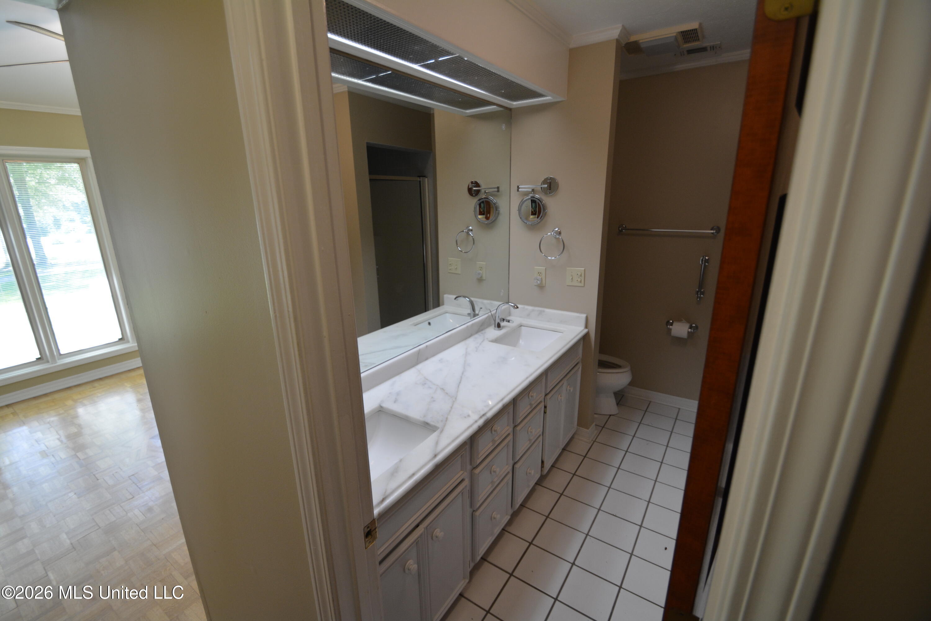 112 Tall Oaks Street Property Photo 8