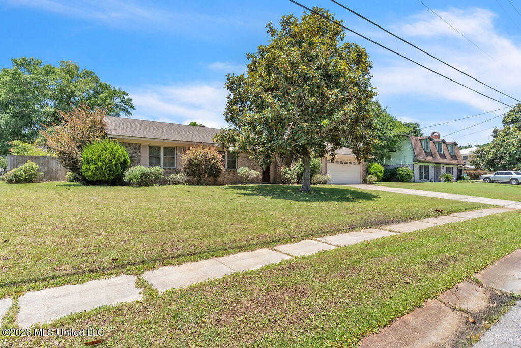 1513 Woodhaven Street Property Photo 3