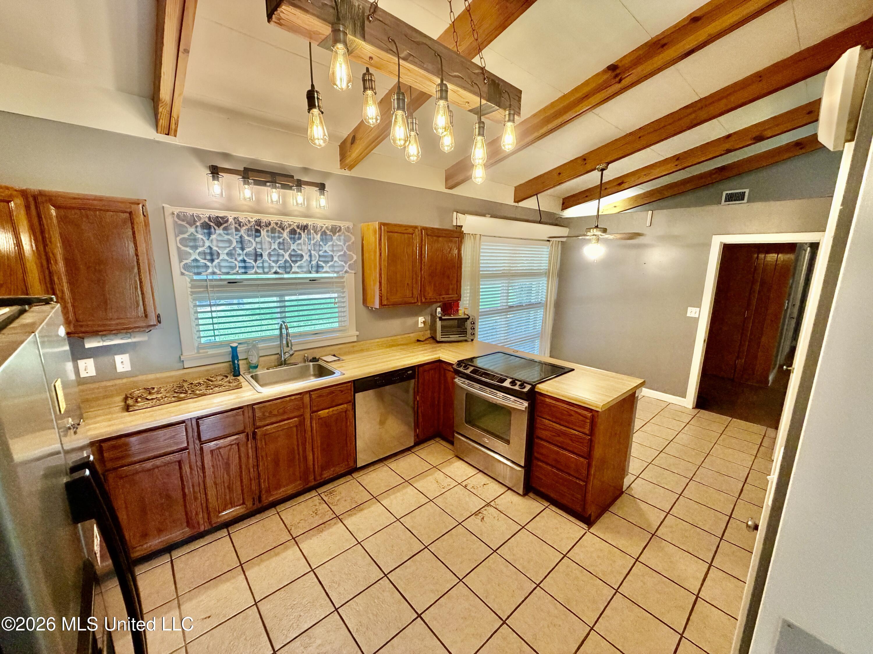 1414 Shelby Drive Property Photo 6