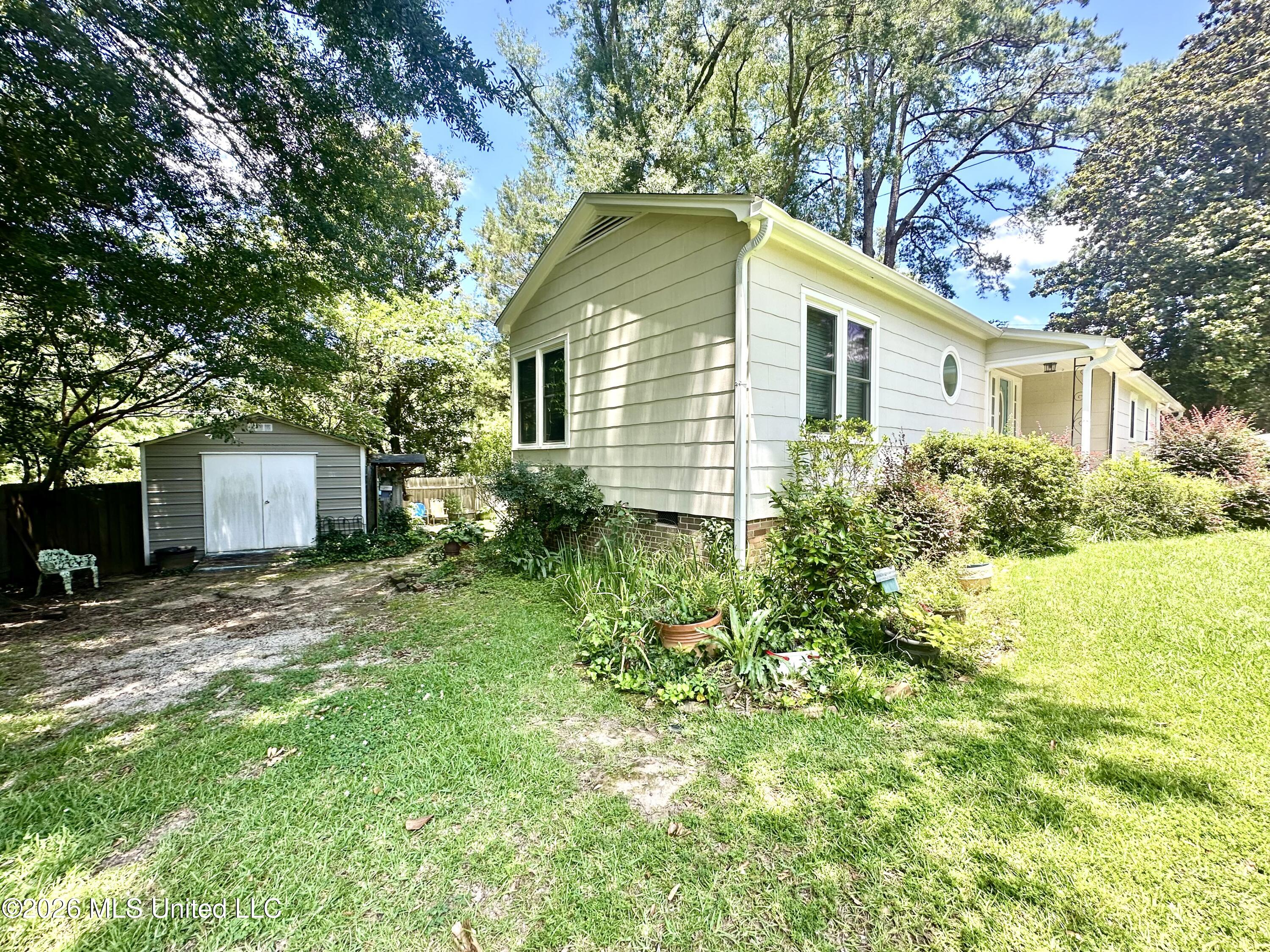 512 W Minnesota Street Property Photo 16