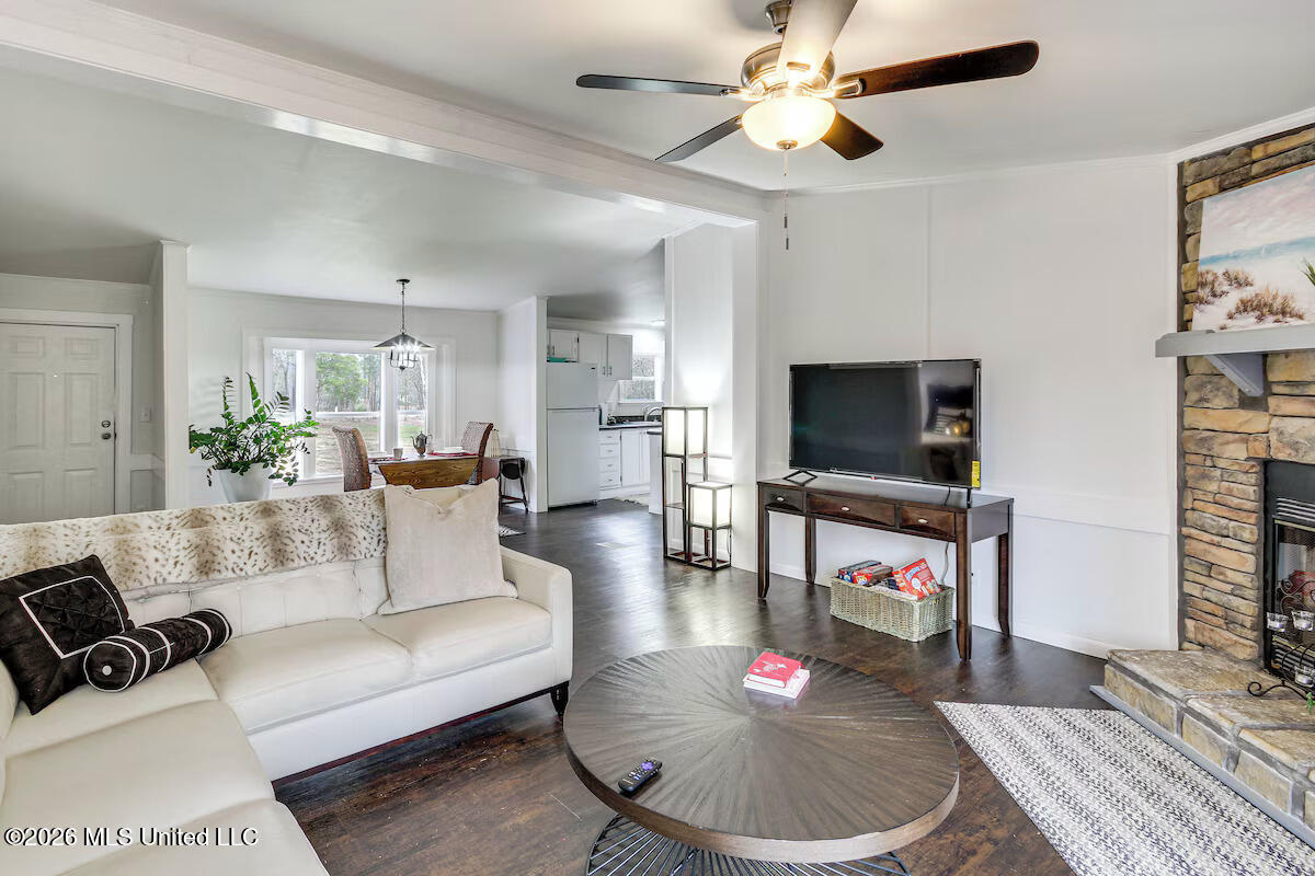 27201 E Lake Cypress Drive Property Photo 4