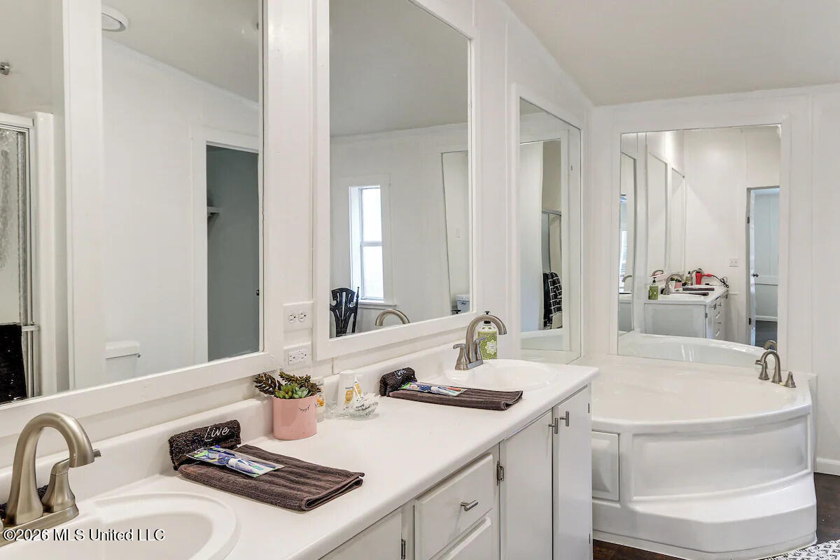 27201 E Lake Cypress Drive Property Photo 8