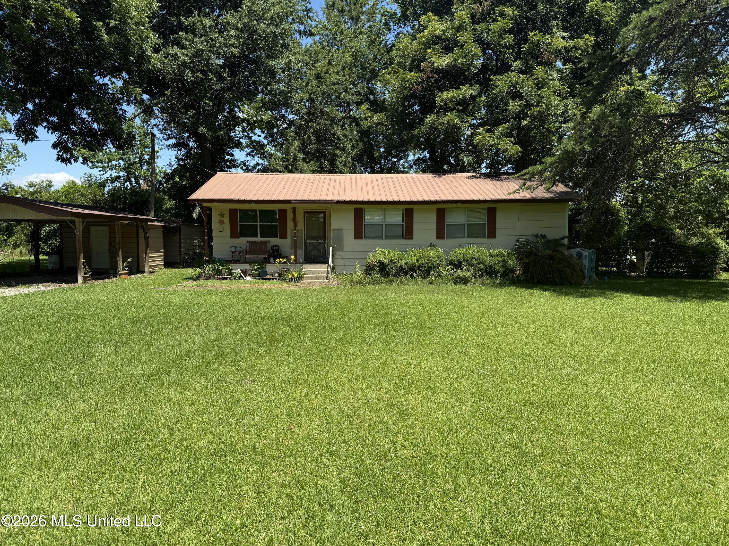 7083 Hwy 129 Property Photo 1