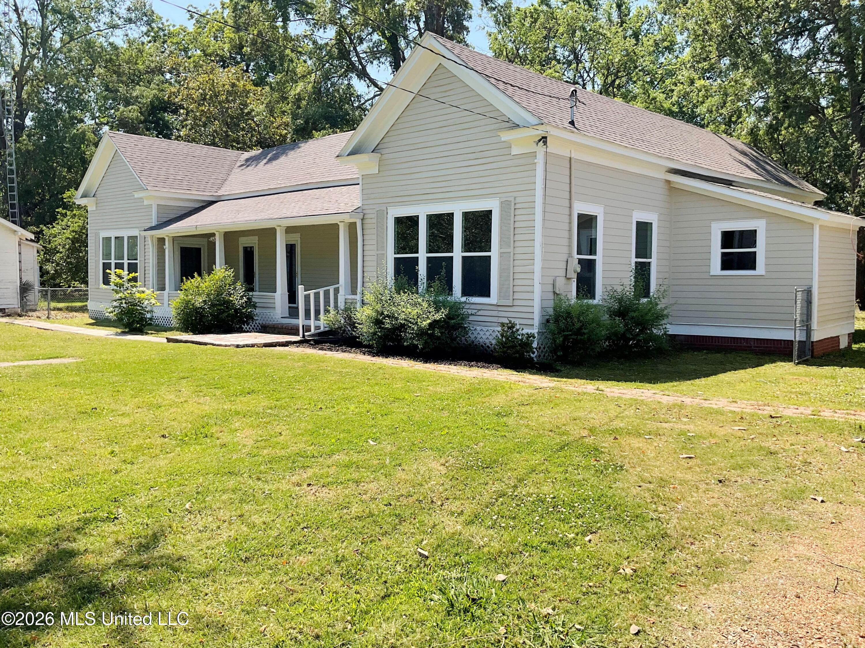 1111 2nd Street Property Photo 2