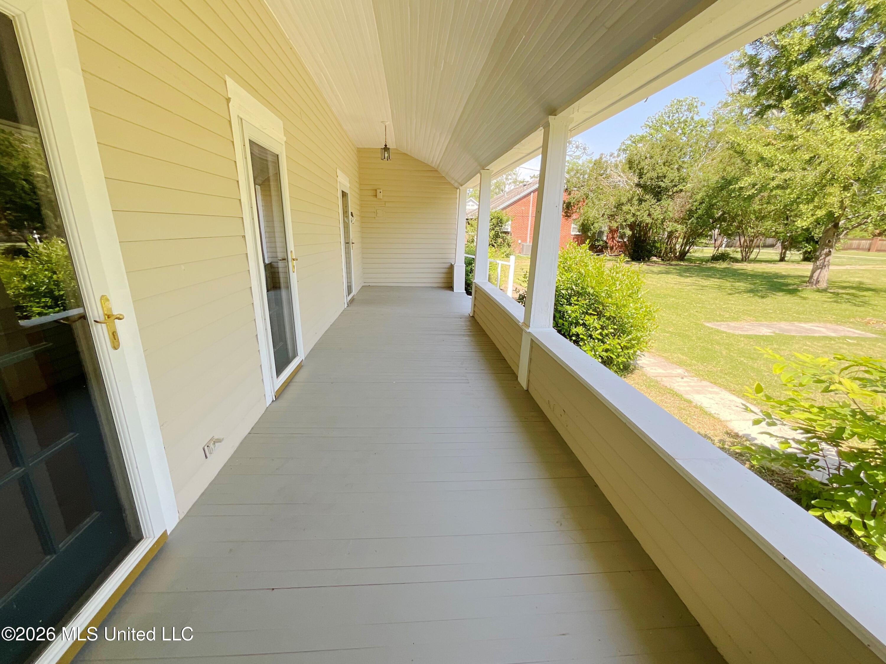 1111 2nd Street Property Photo 3